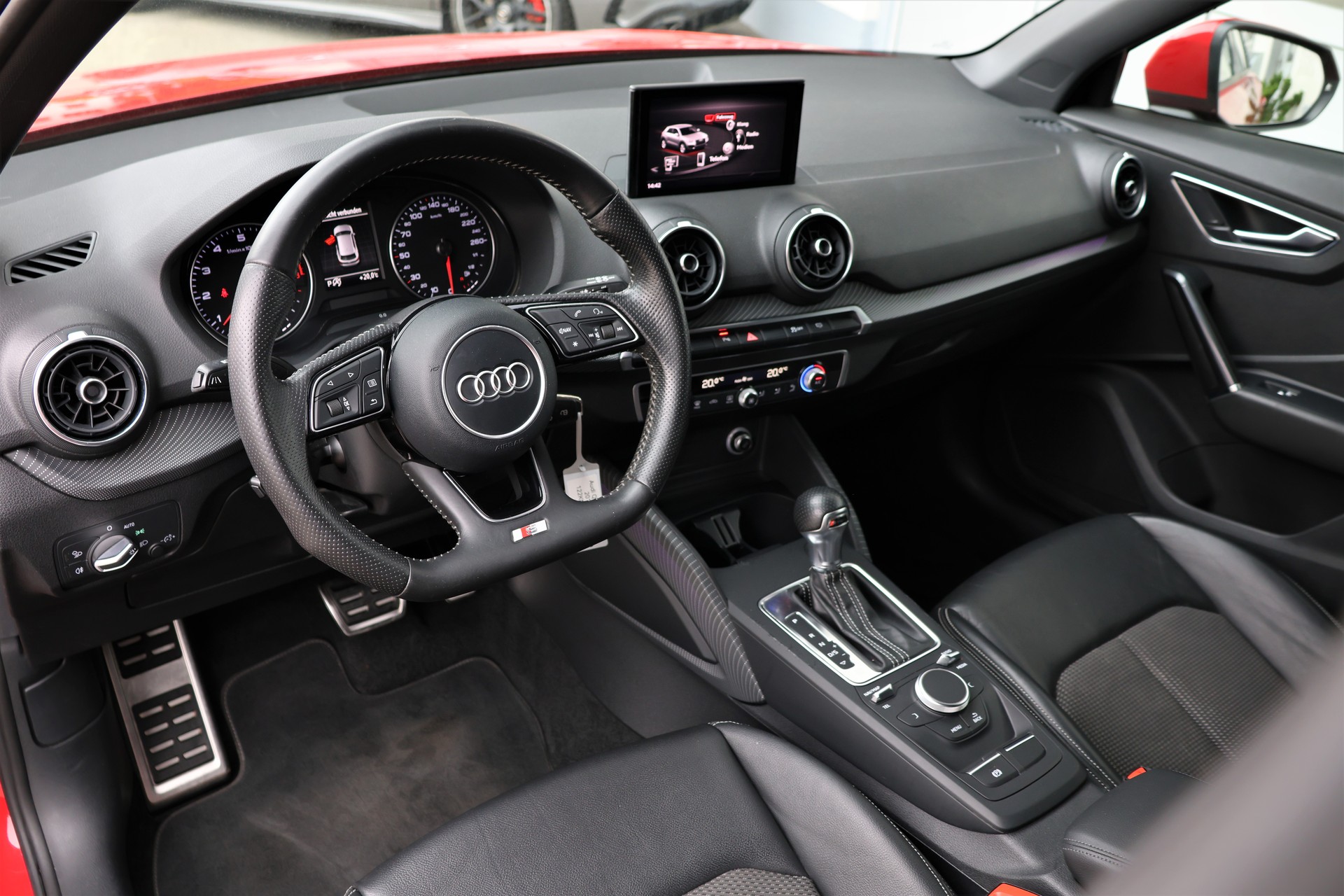 AUDI Q2 1.4 TFSI sport S-tronic S-Line (CH)-image-11