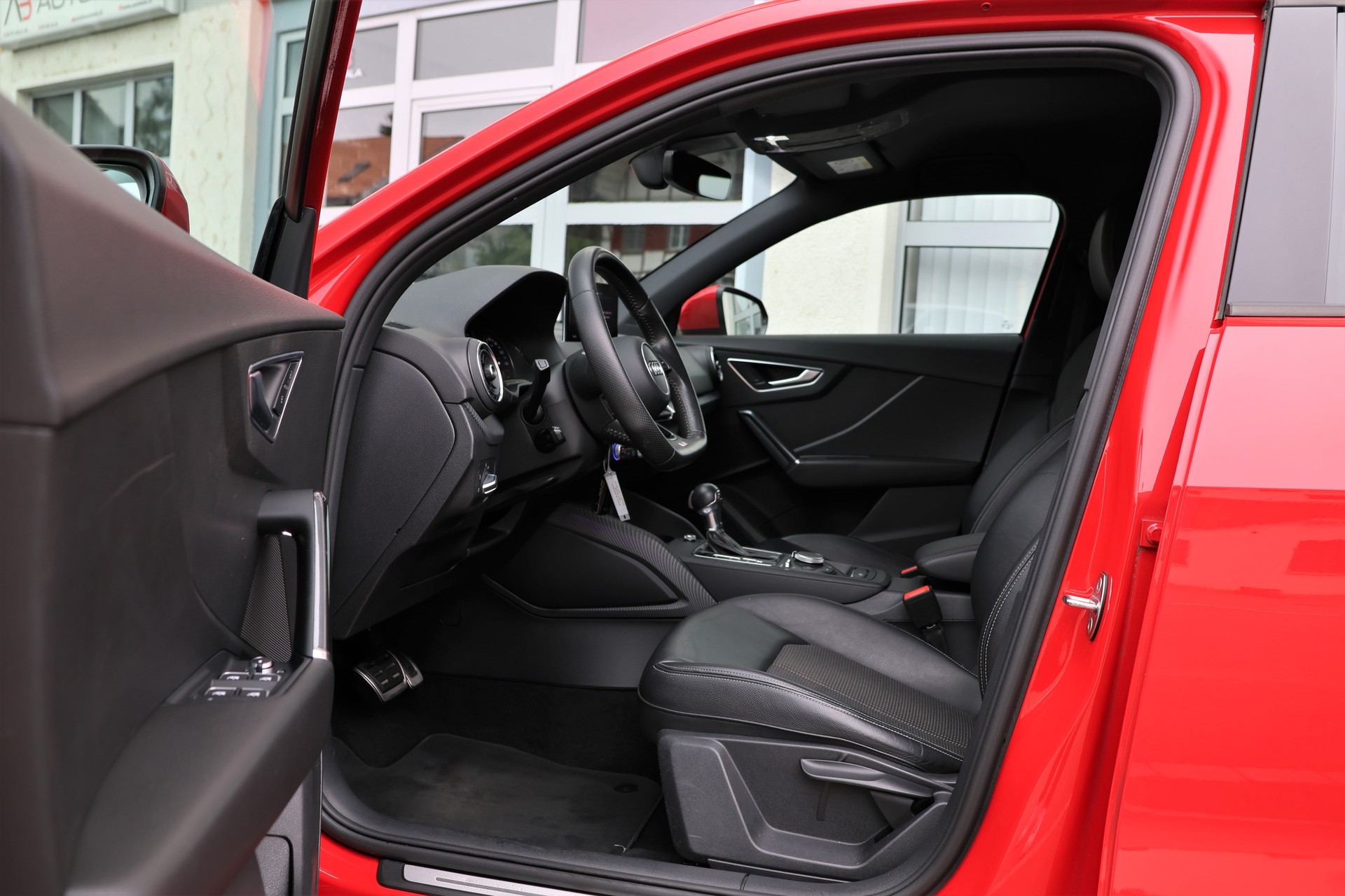 AUDI Q2 1.4 TFSI sport S-tronic S-Line (CH)-image-9