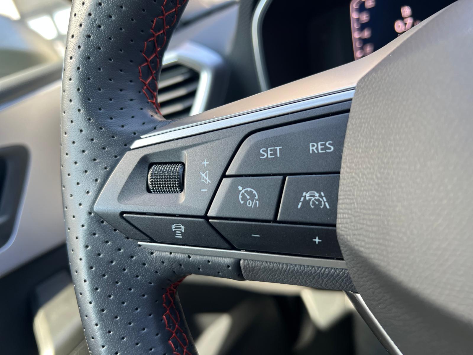 SEAT Leon 1.5 eTSI 150 FR DSG-image-17