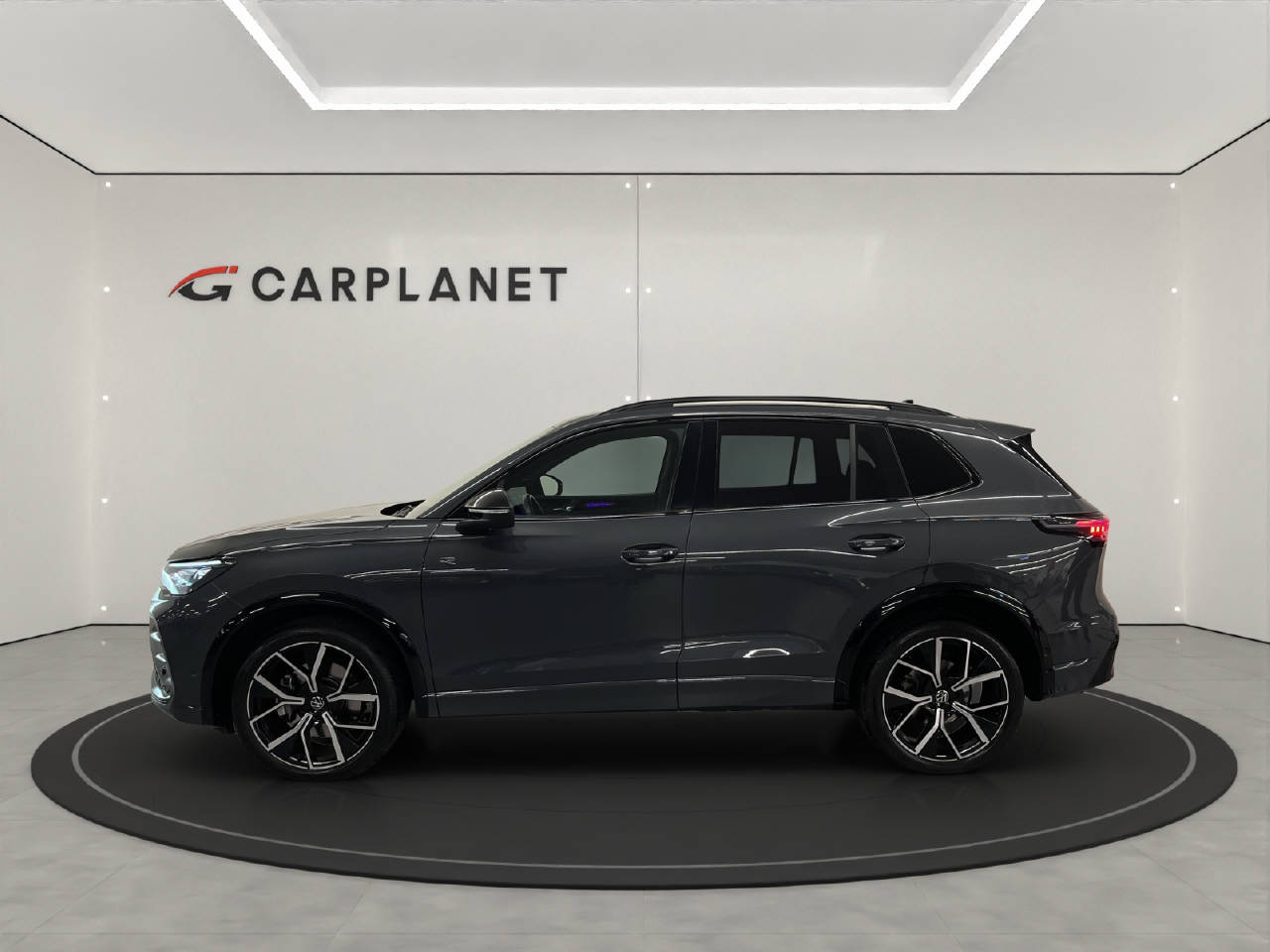 VW Tiguan 2.0 TSI R-Line DSG 4motion-image-2