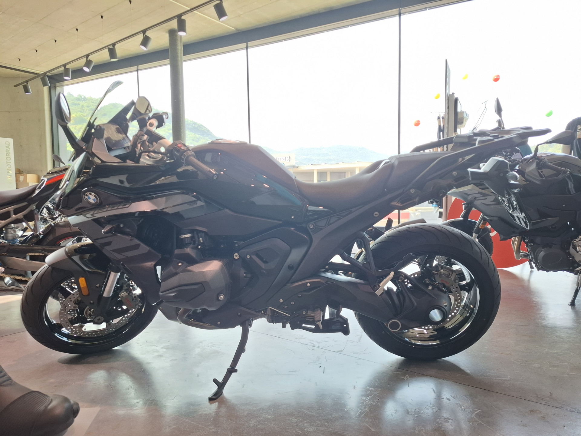 BMW R 1300 RS Triple Black-image-3