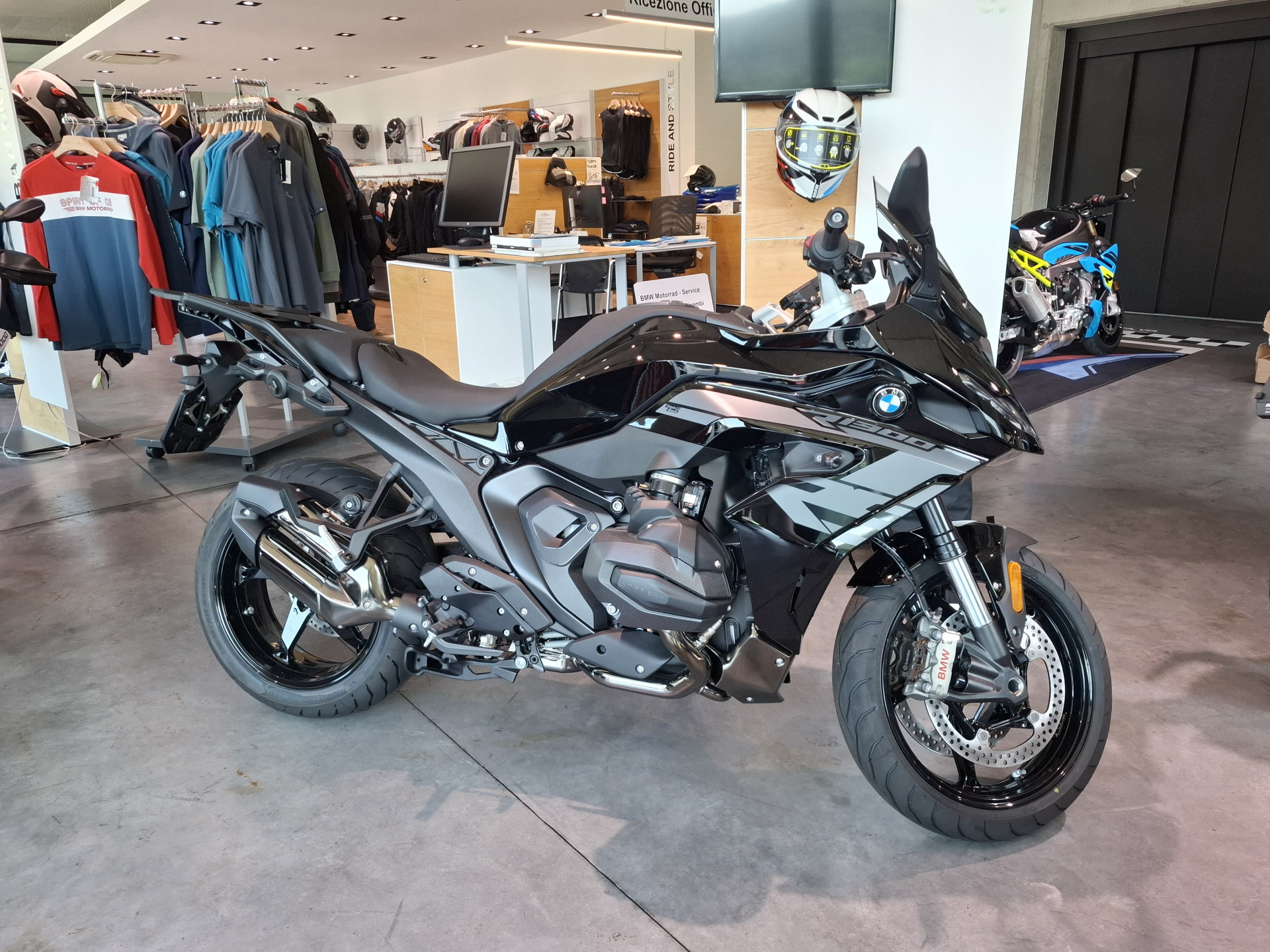 BMW R 1300 RS Triple Black-image-2
