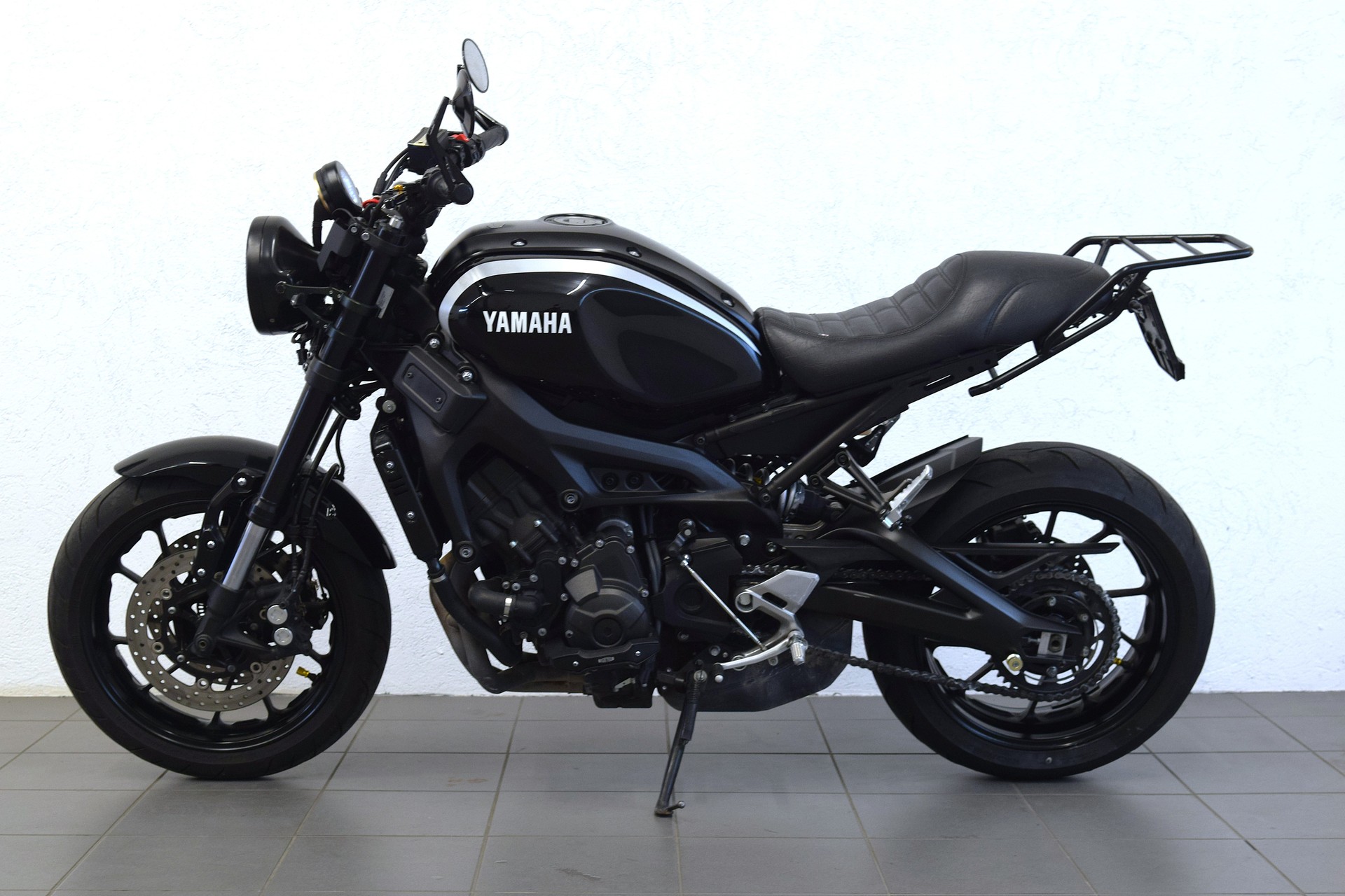 YAMAHA XSR 900-image-1
