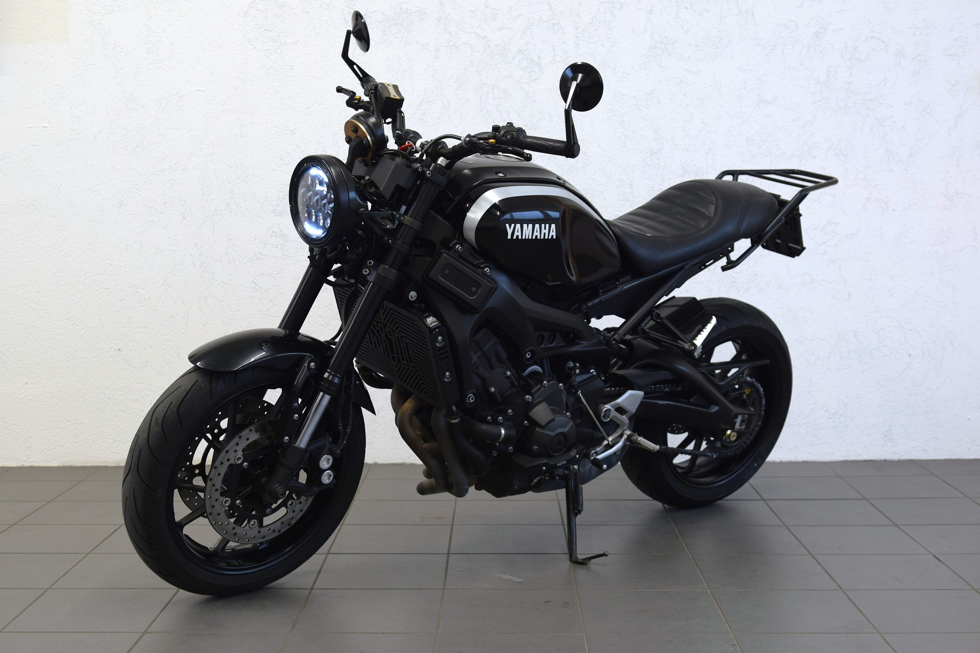 YAMAHA XSR 900-image-0