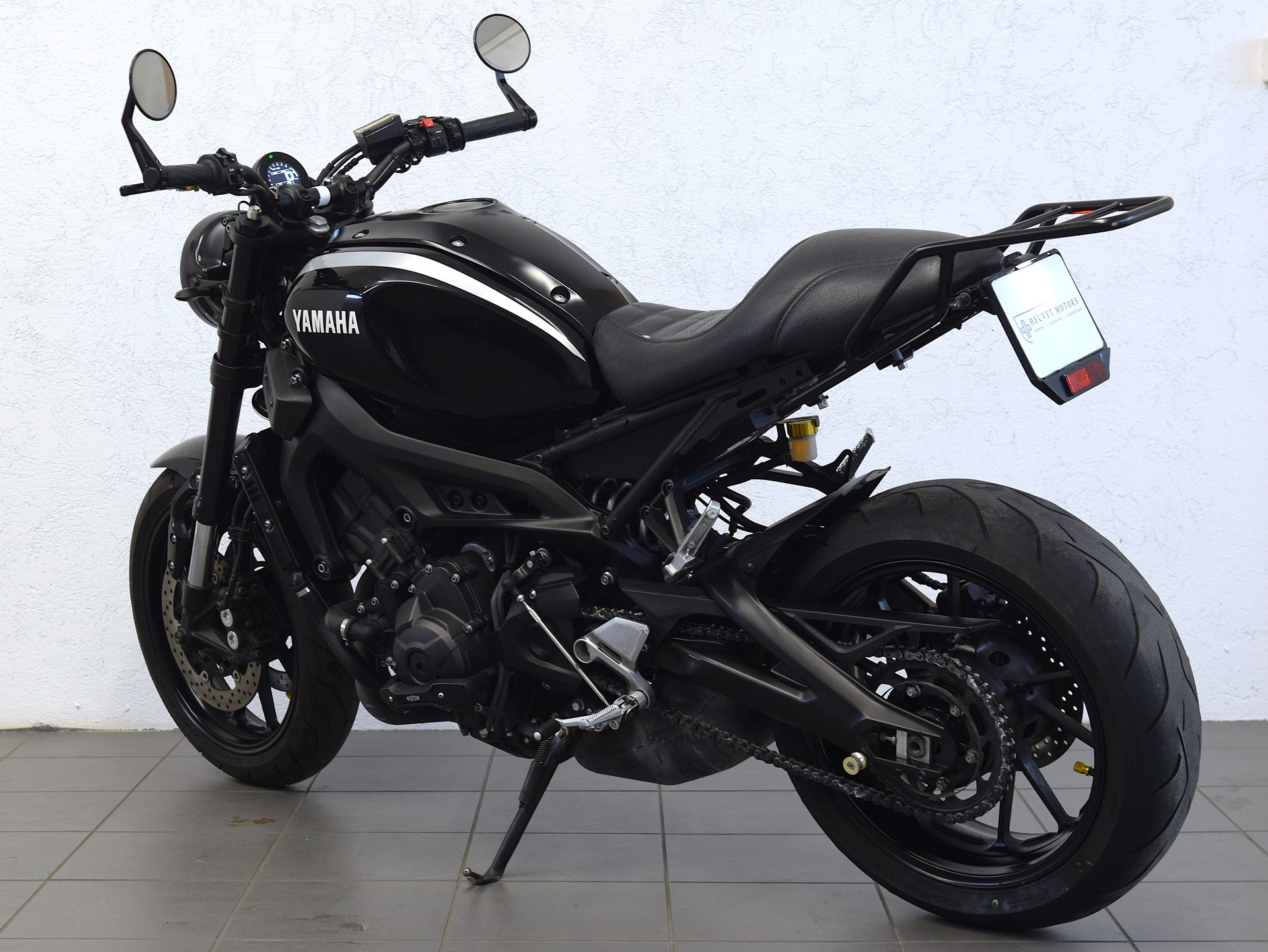 YAMAHA XSR 900-image-2
