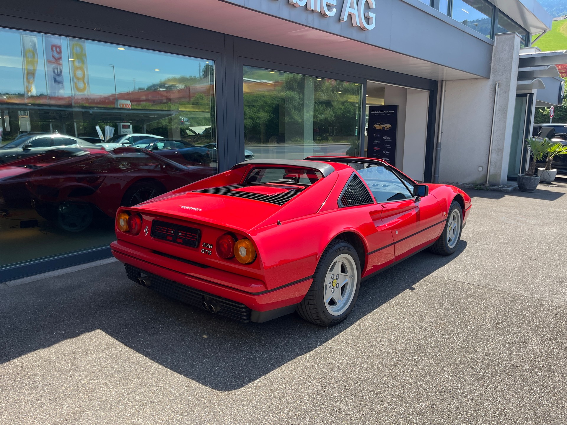 FERRARI 328 GTS-showroom-element-3
