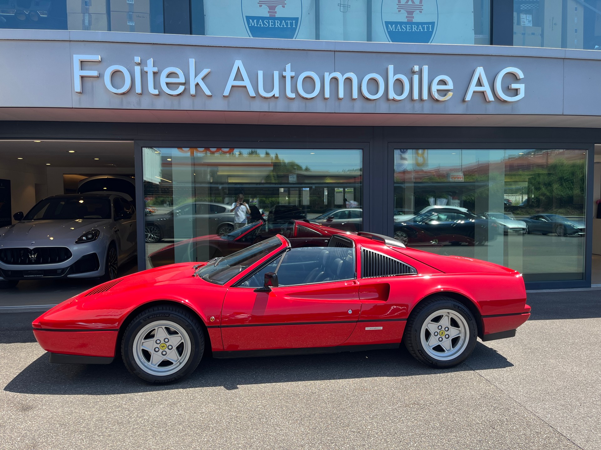 FERRARI 328 GTS-showroom-element-1