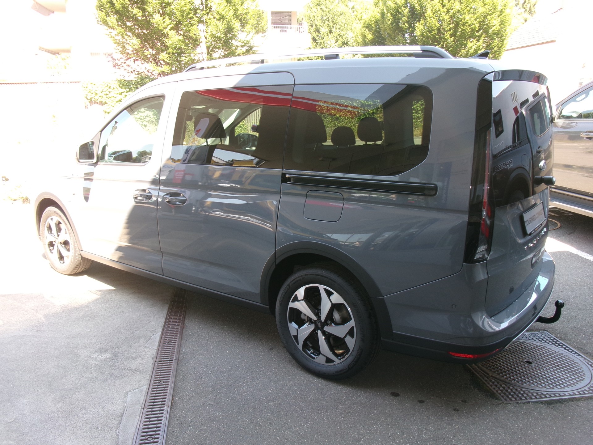 FORD Grand Tourneo Connect 1.5 PHEV Active Automat-showroom-element-3