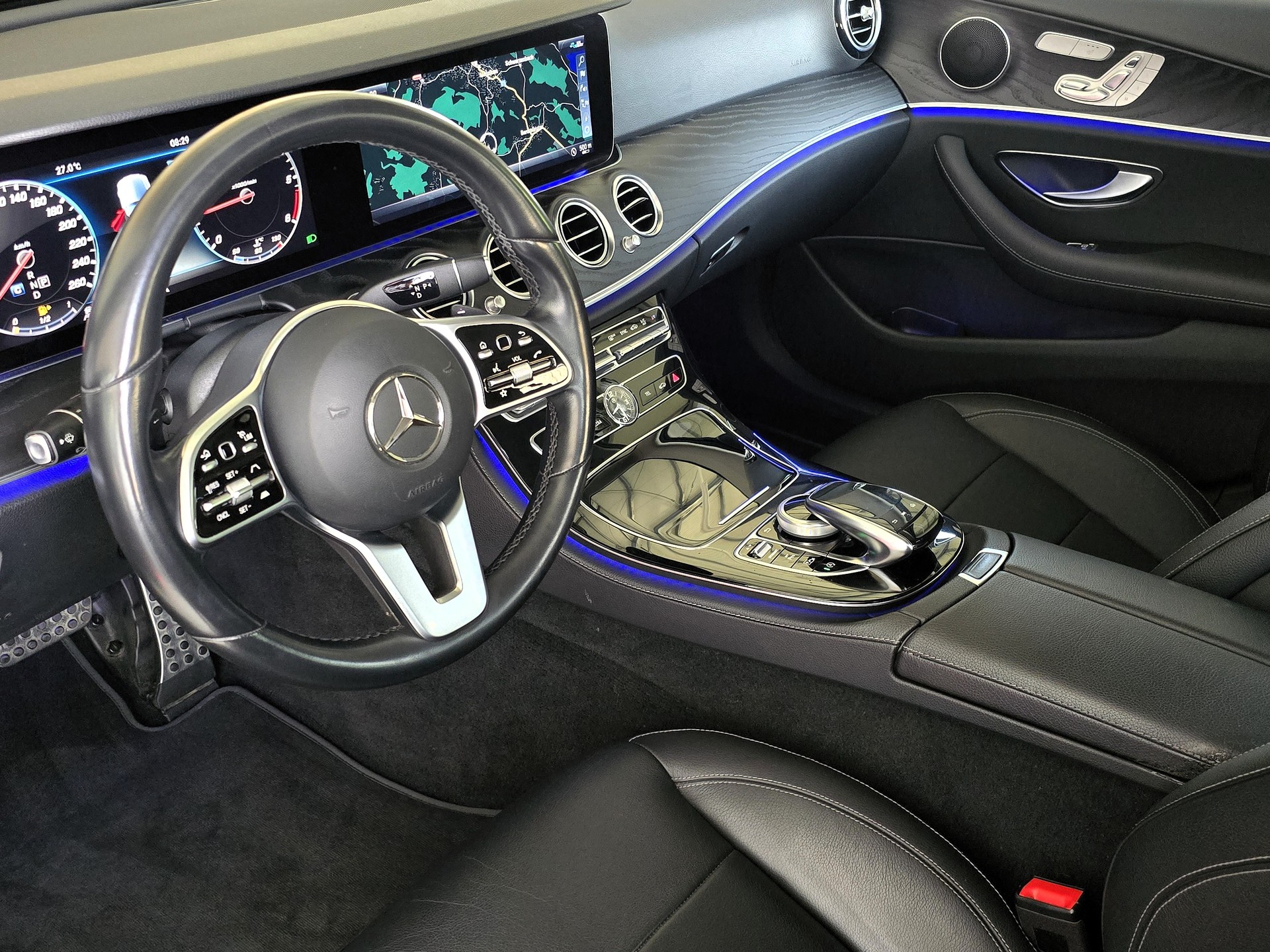 MERCEDES-BENZ E 220 d Avantgrde 4Matic 9G-Tronic-image-26