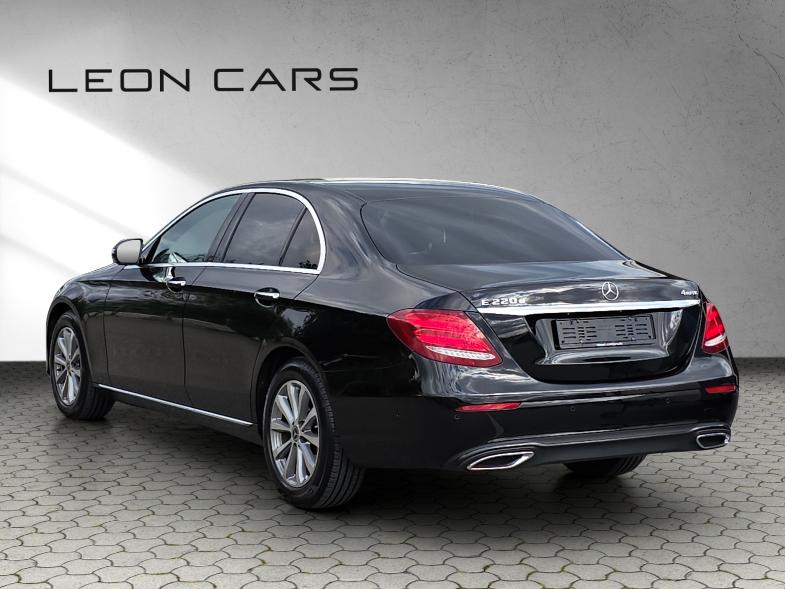 MERCEDES-BENZ E 220 d Avantgrde 4Matic 9G-Tronic-image-4