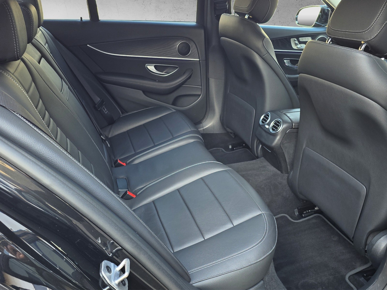 MERCEDES-BENZ E 220 d Avantgrde 4Matic 9G-Tronic-image-15