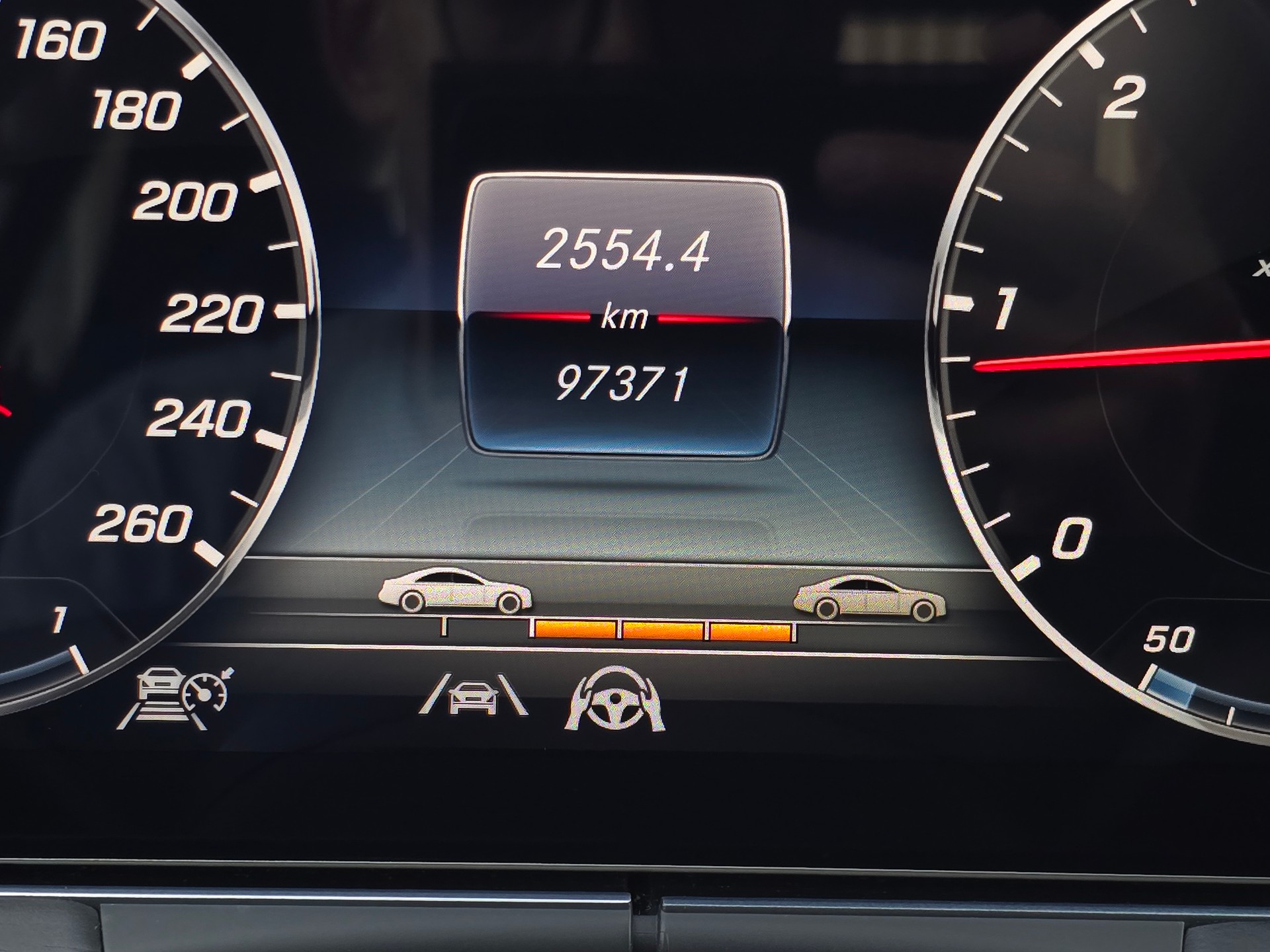 MERCEDES-BENZ E 220 d Avantgrde 4Matic 9G-Tronic-image-18