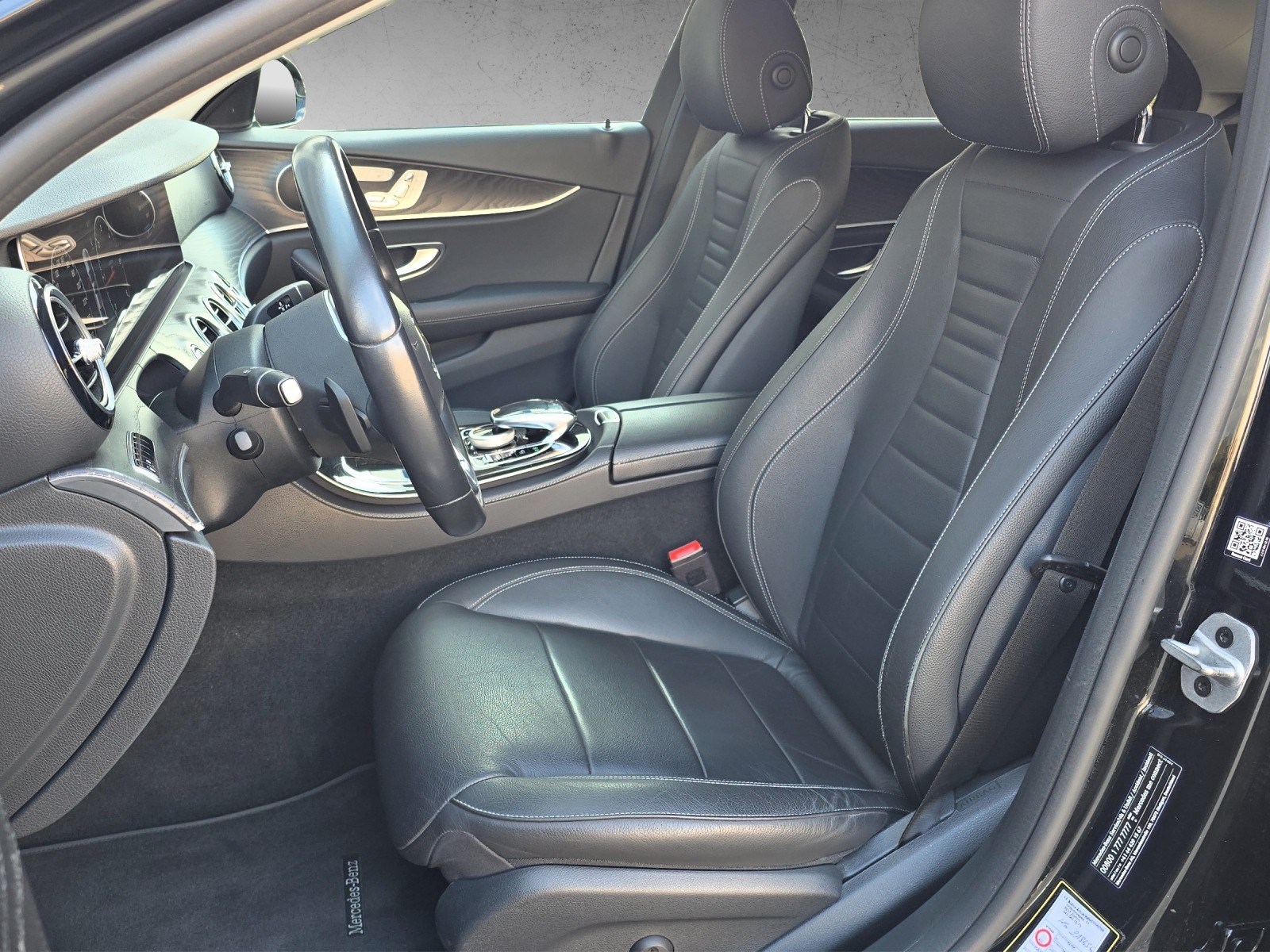 MERCEDES-BENZ E 220 d Avantgrde 4Matic 9G-Tronic-image-9