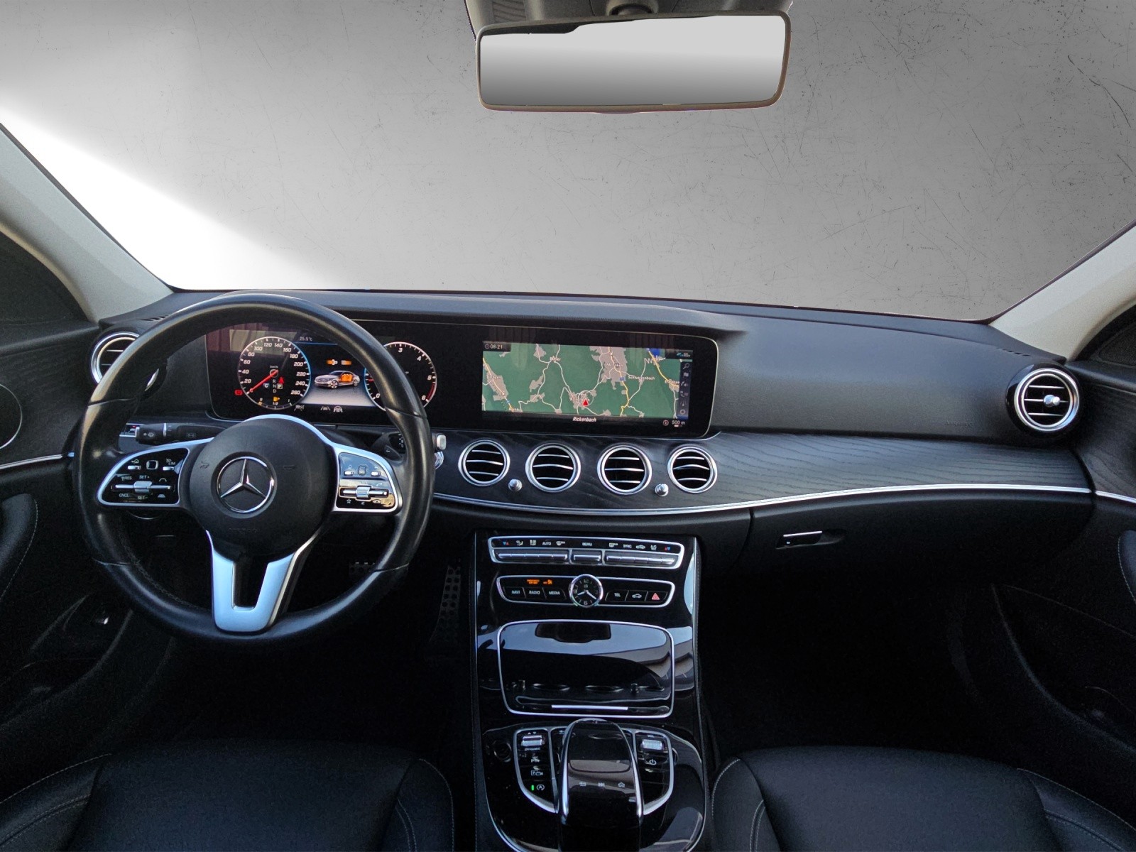 MERCEDES-BENZ E 220 d Avantgrde 4Matic 9G-Tronic-image-11
