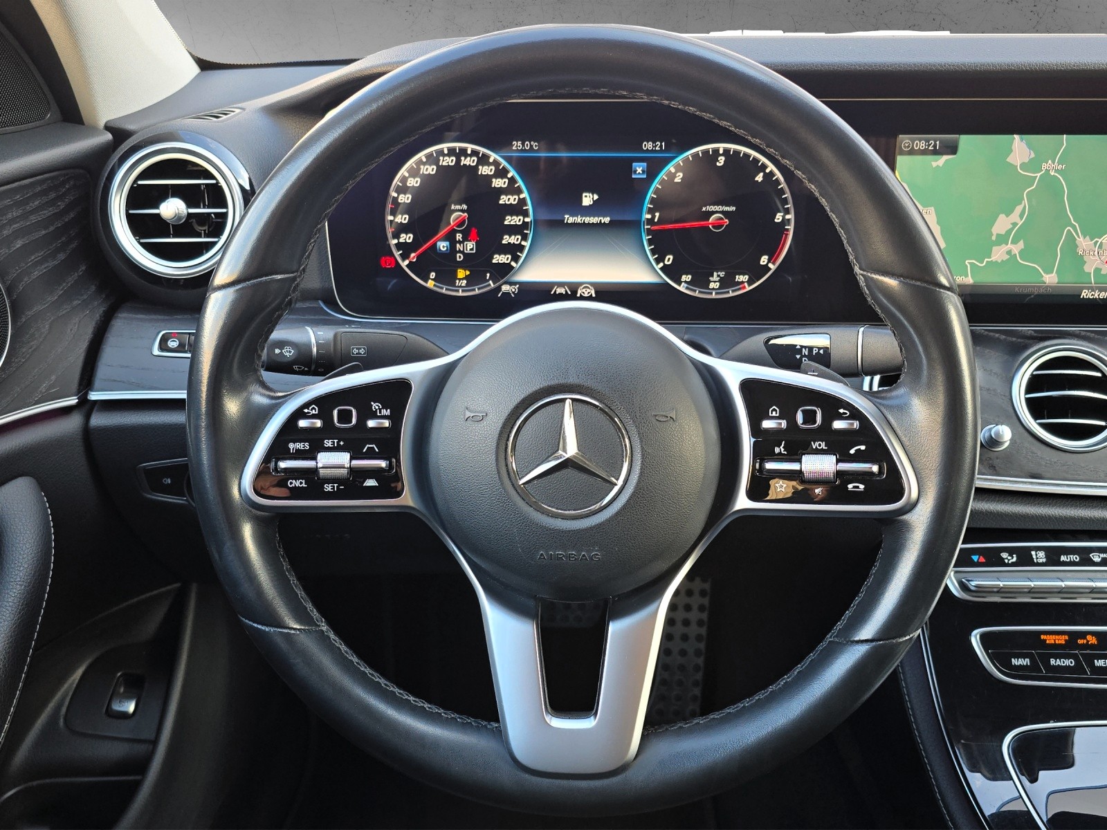 MERCEDES-BENZ E 220 d Avantgrde 4Matic 9G-Tronic-image-13