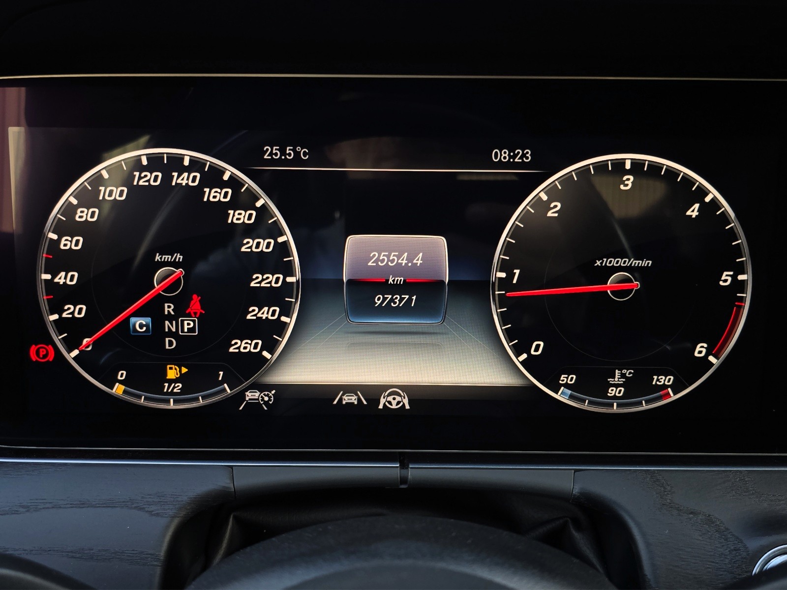 MERCEDES-BENZ E 220 d Avantgrde 4Matic 9G-Tronic-image-17