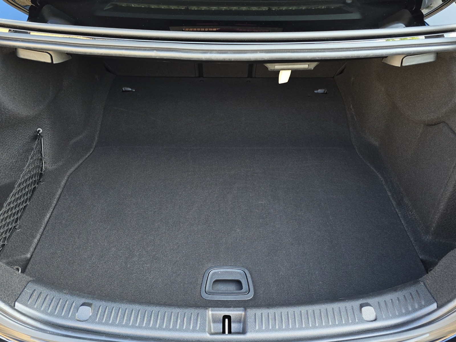 MERCEDES-BENZ E 220 d Avantgrde 4Matic 9G-Tronic-image-16