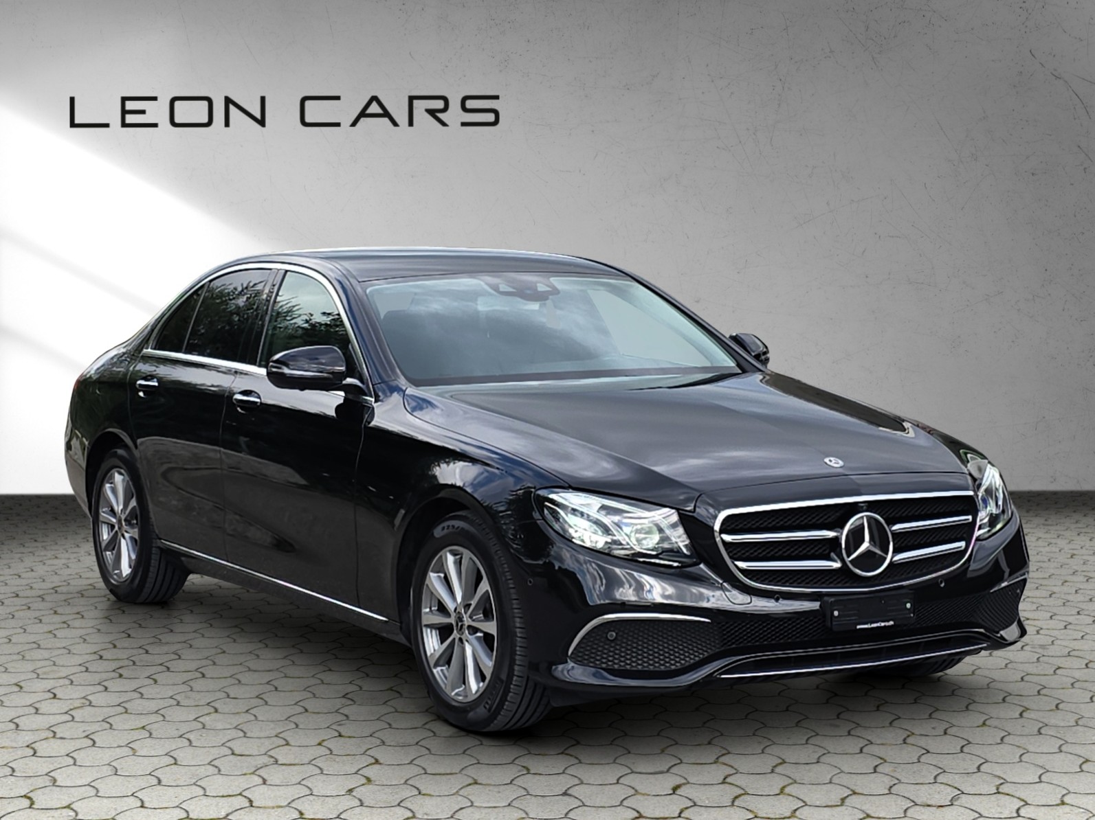 MERCEDES-BENZ E 220 d Avantgrde 4Matic 9G-Tronic-showroom-element-2