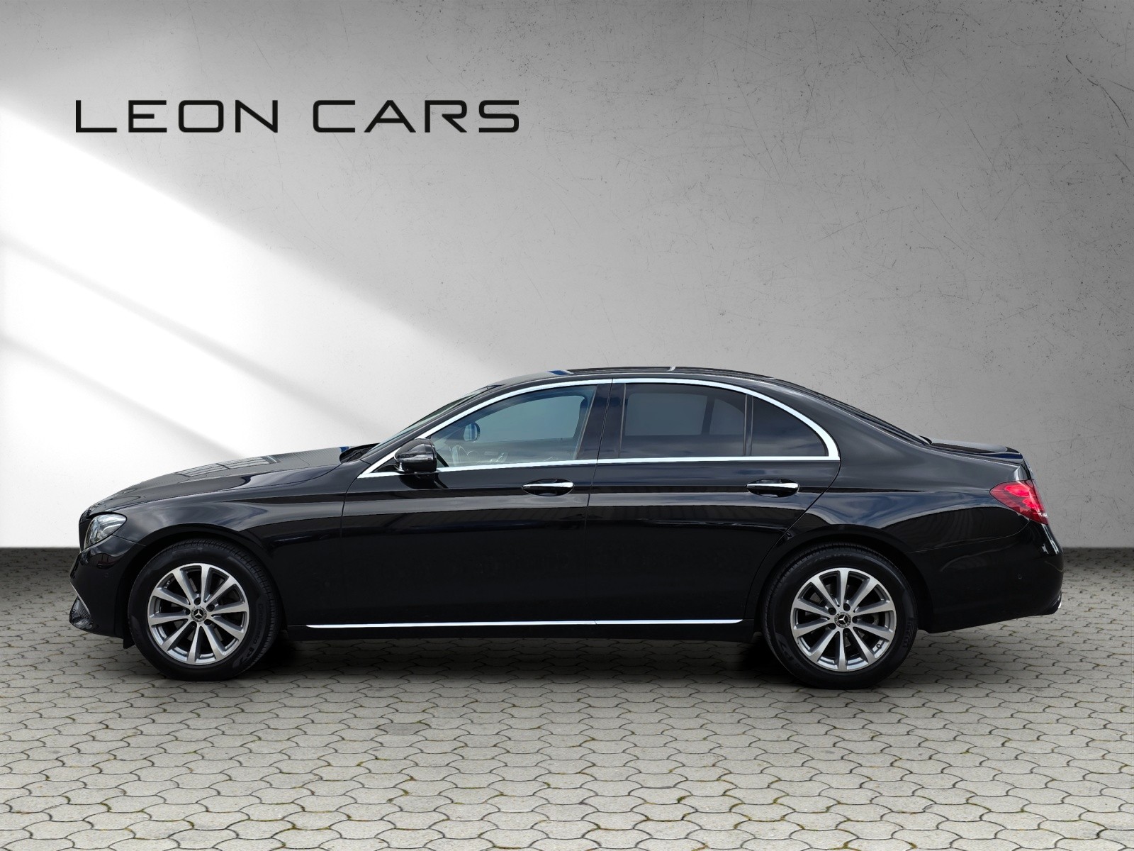MERCEDES-BENZ E 220 d Avantgrde 4Matic 9G-Tronic-image-7