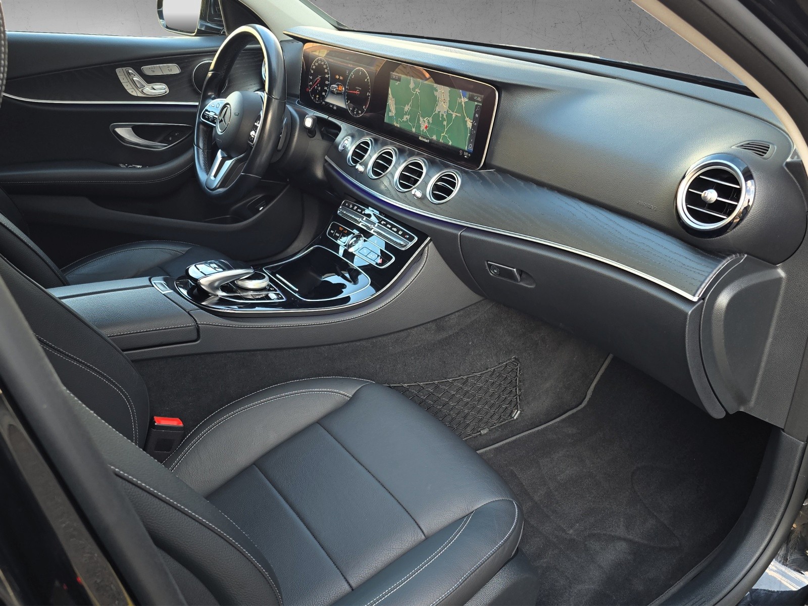 MERCEDES-BENZ E 220 d Avantgrde 4Matic 9G-Tronic-image-10