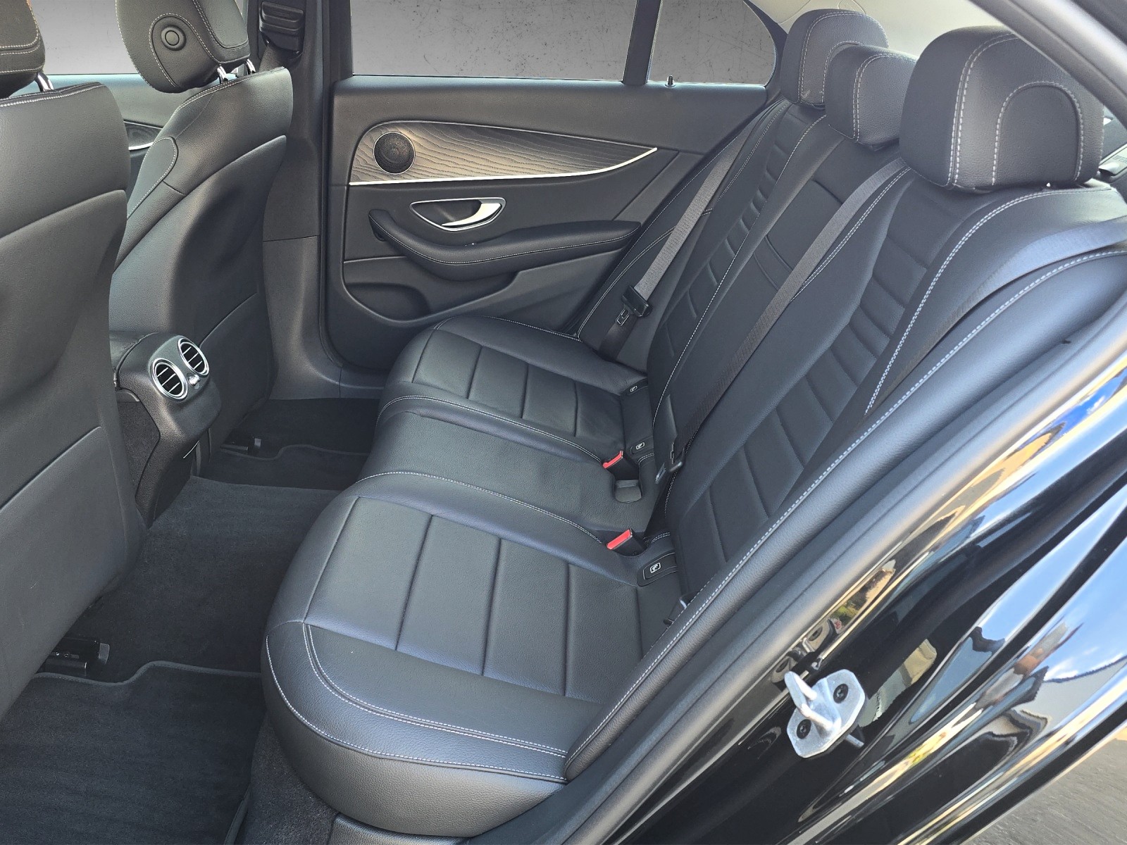 MERCEDES-BENZ E 220 d Avantgrde 4Matic 9G-Tronic-image-14