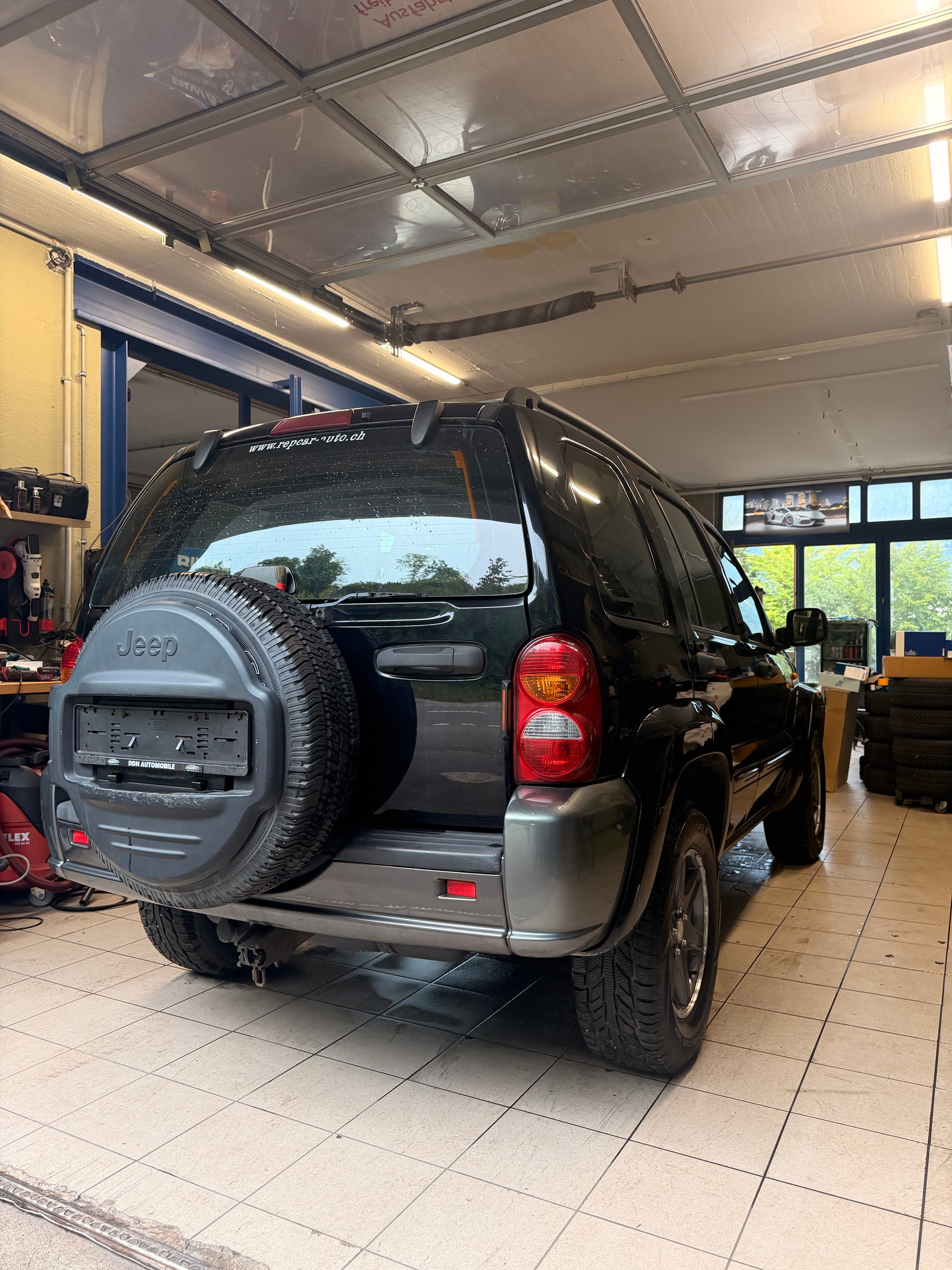 JEEP Cherokee 2.5 CRD Limited-showroom-element-3