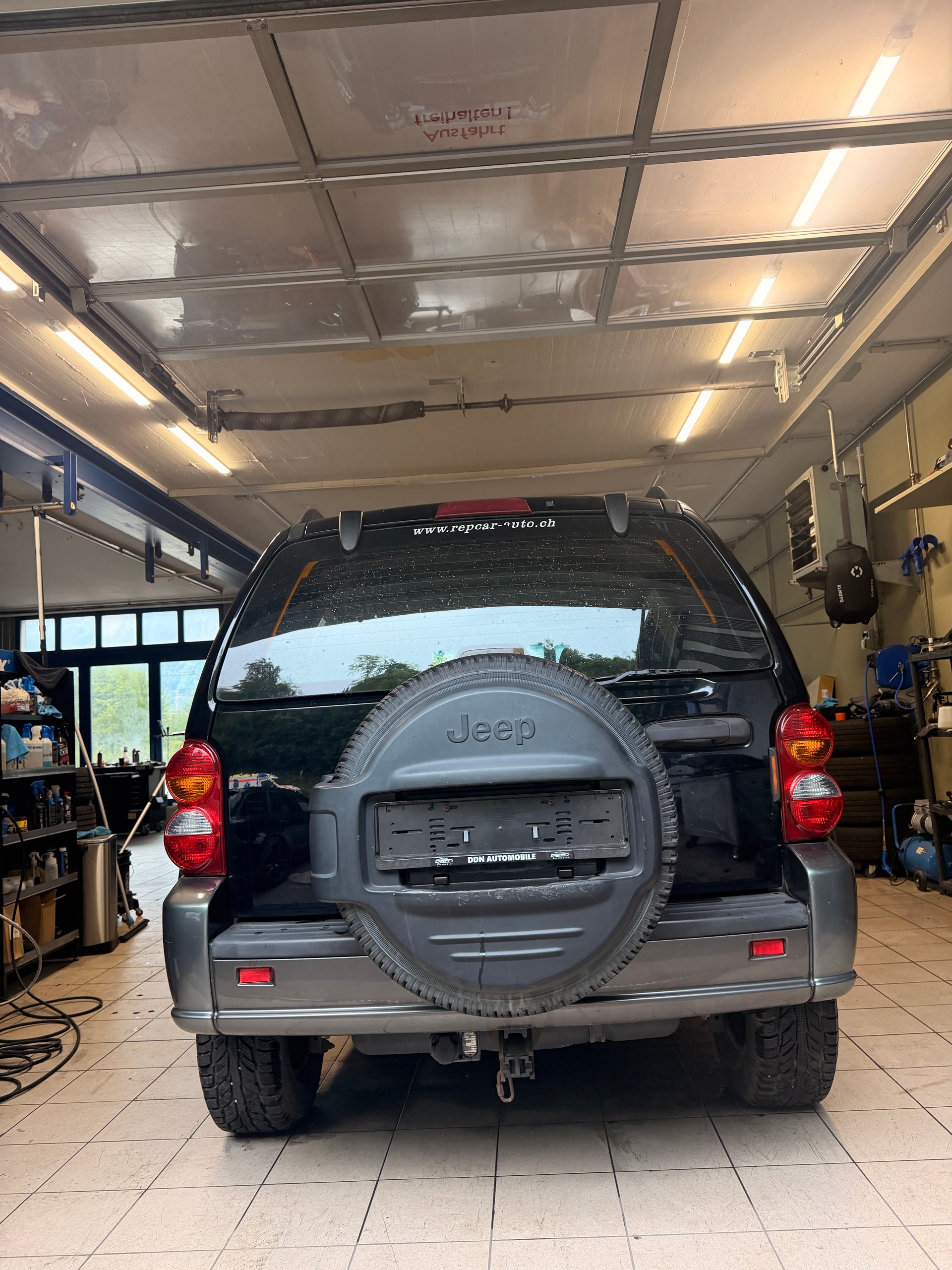 JEEP Cherokee 2.5 CRD Limited-showroom-element-2