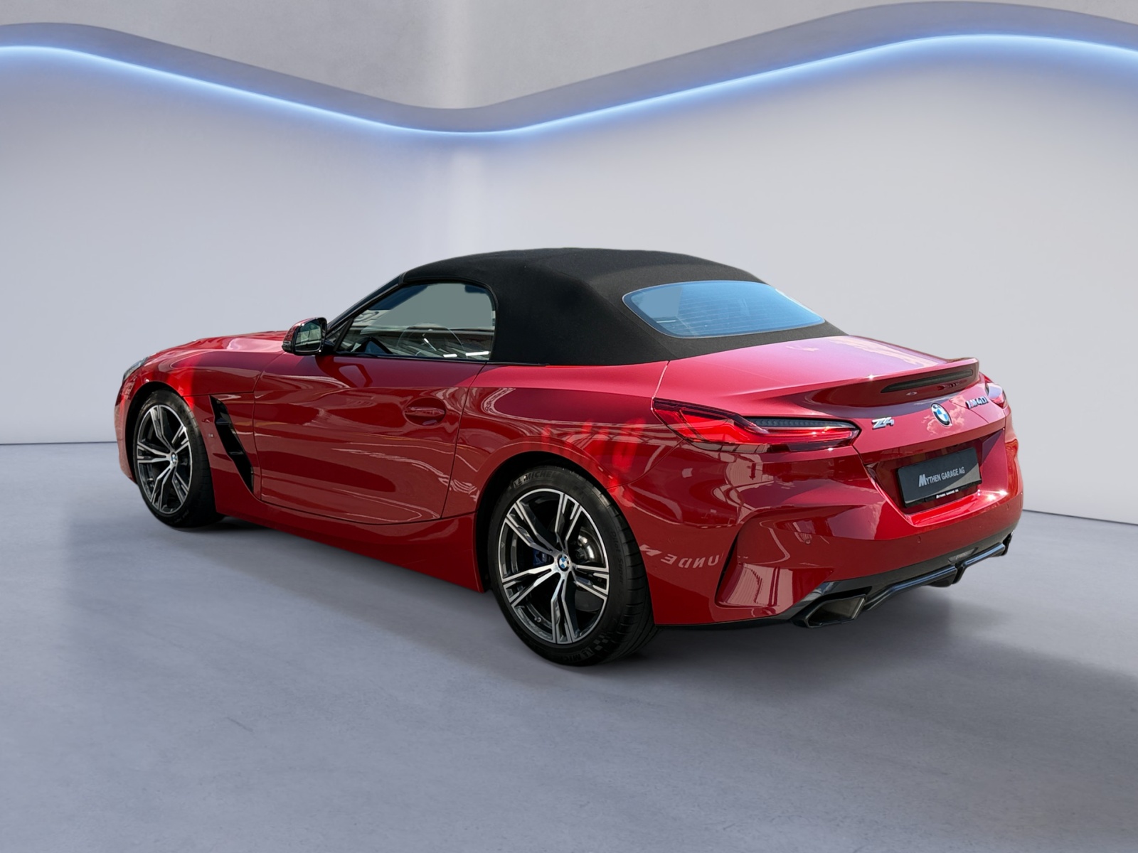 BMW Z4 M40i-showroom-element-2