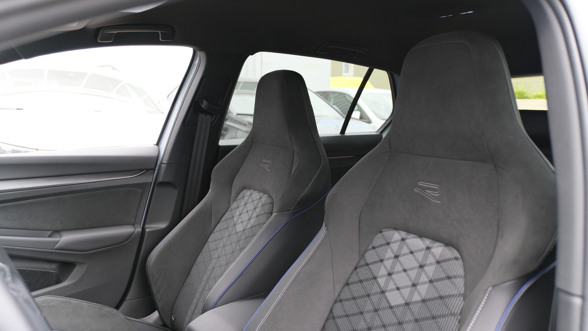 VW Golf 1.5 e TSI mHEV R-Line DSG * Black Style *-image-4