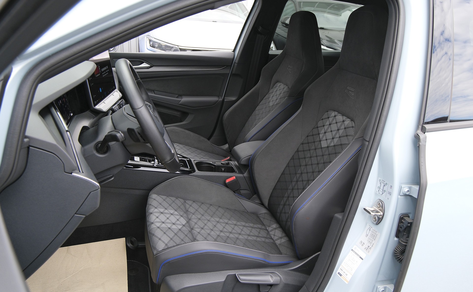 VW Golf 1.5 e TSI mHEV R-Line DSG * Black Style *-showroom-element-3