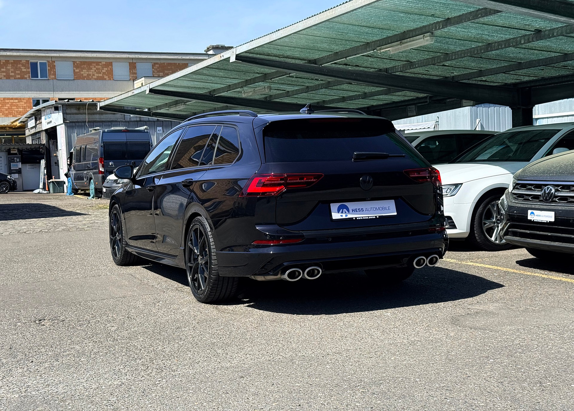 VW Golf Variant 2.0 TSI R DSG 4Motion 320 PS-showroom-element-3