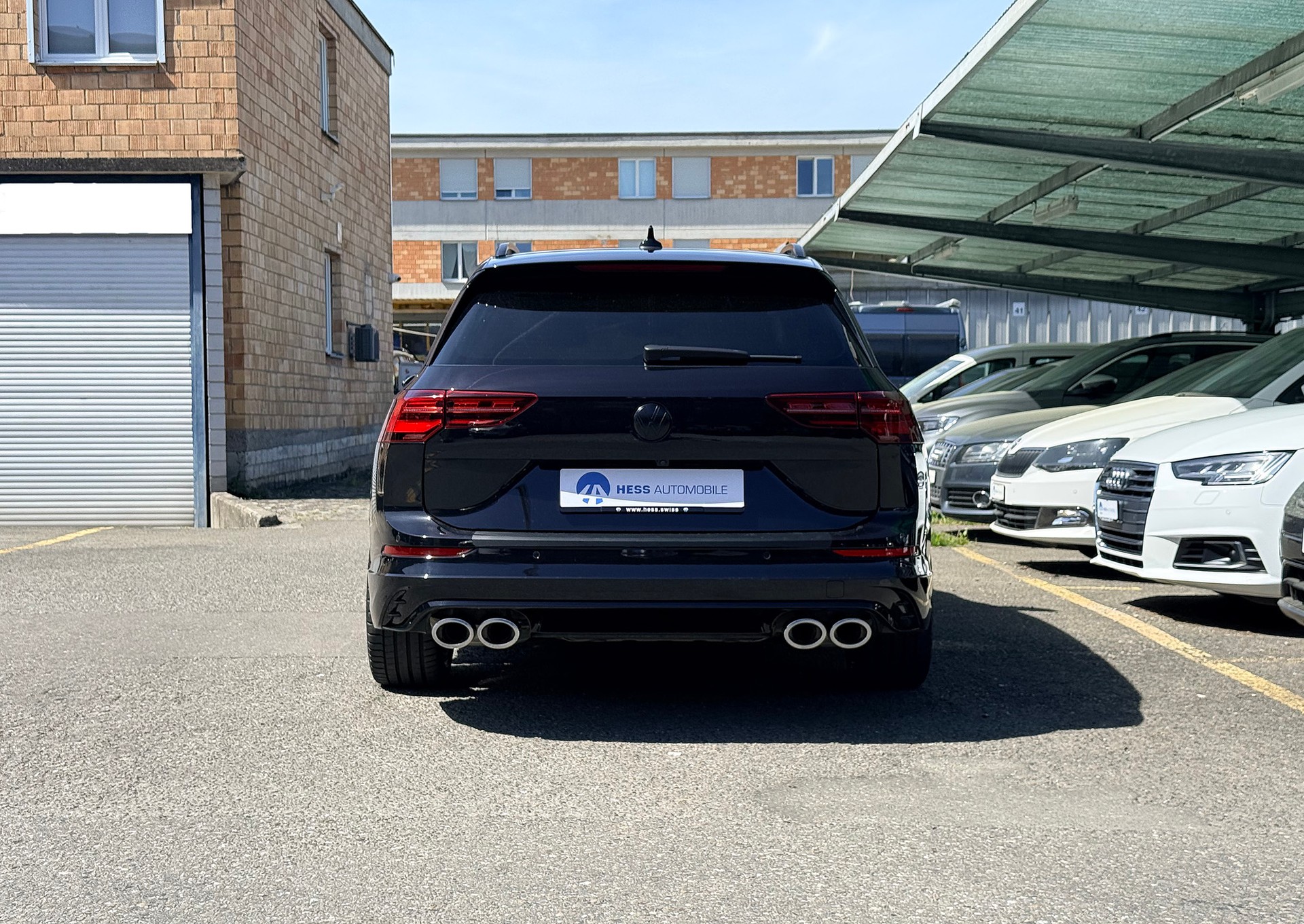 VW Golf Variant 2.0 TSI R DSG 4Motion 320 PS-image-4