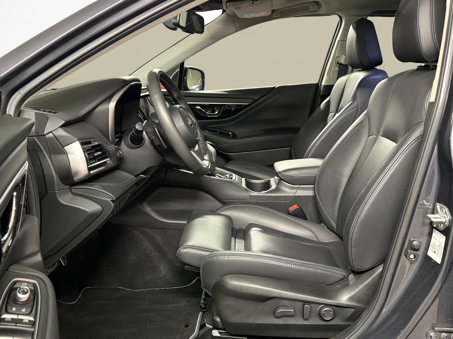 SUBARU Outback 2.5i Luxury-image-10