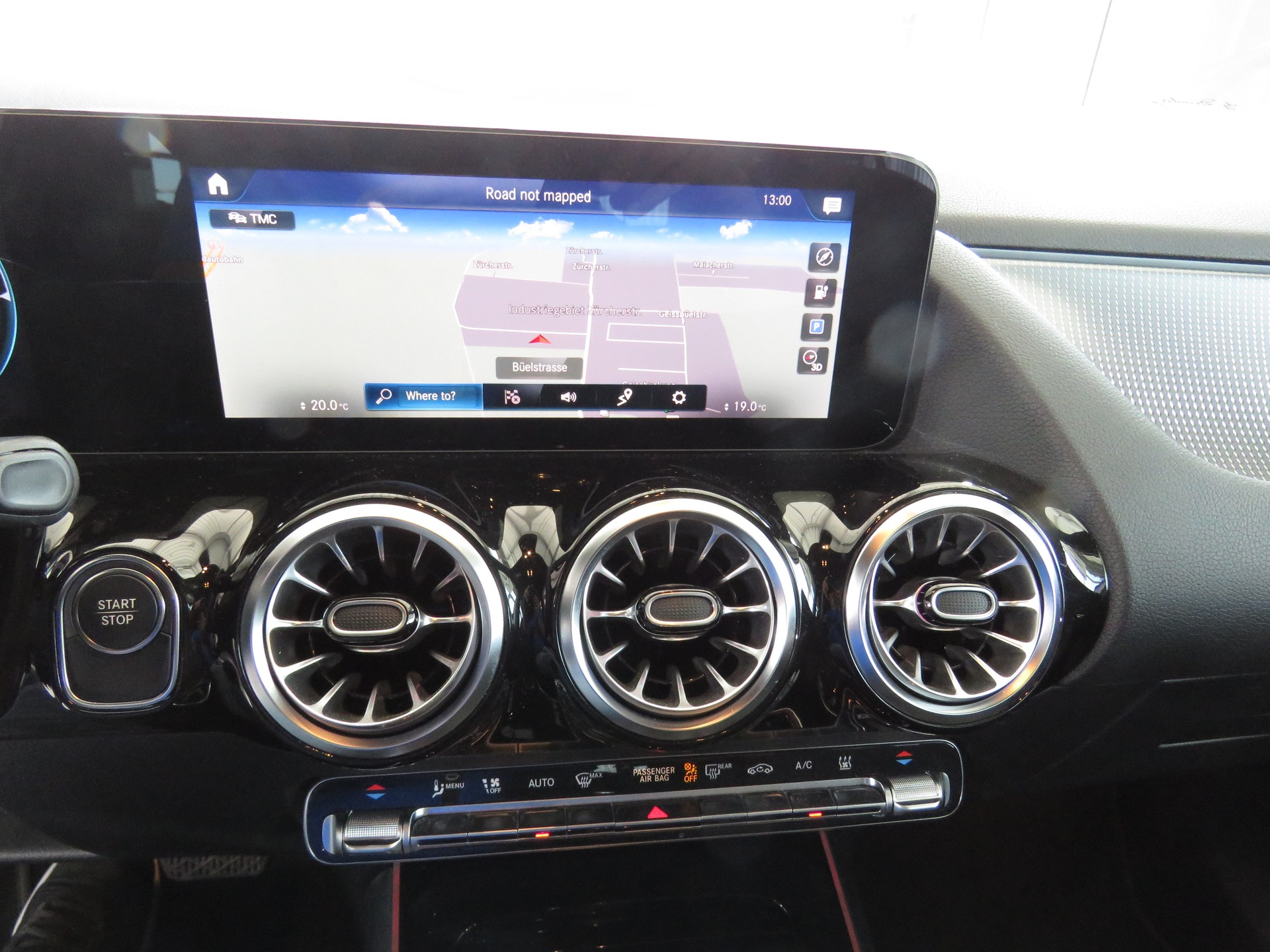 MERCEDES-BENZ EQA 300 4-Matic (Automat)-image-26