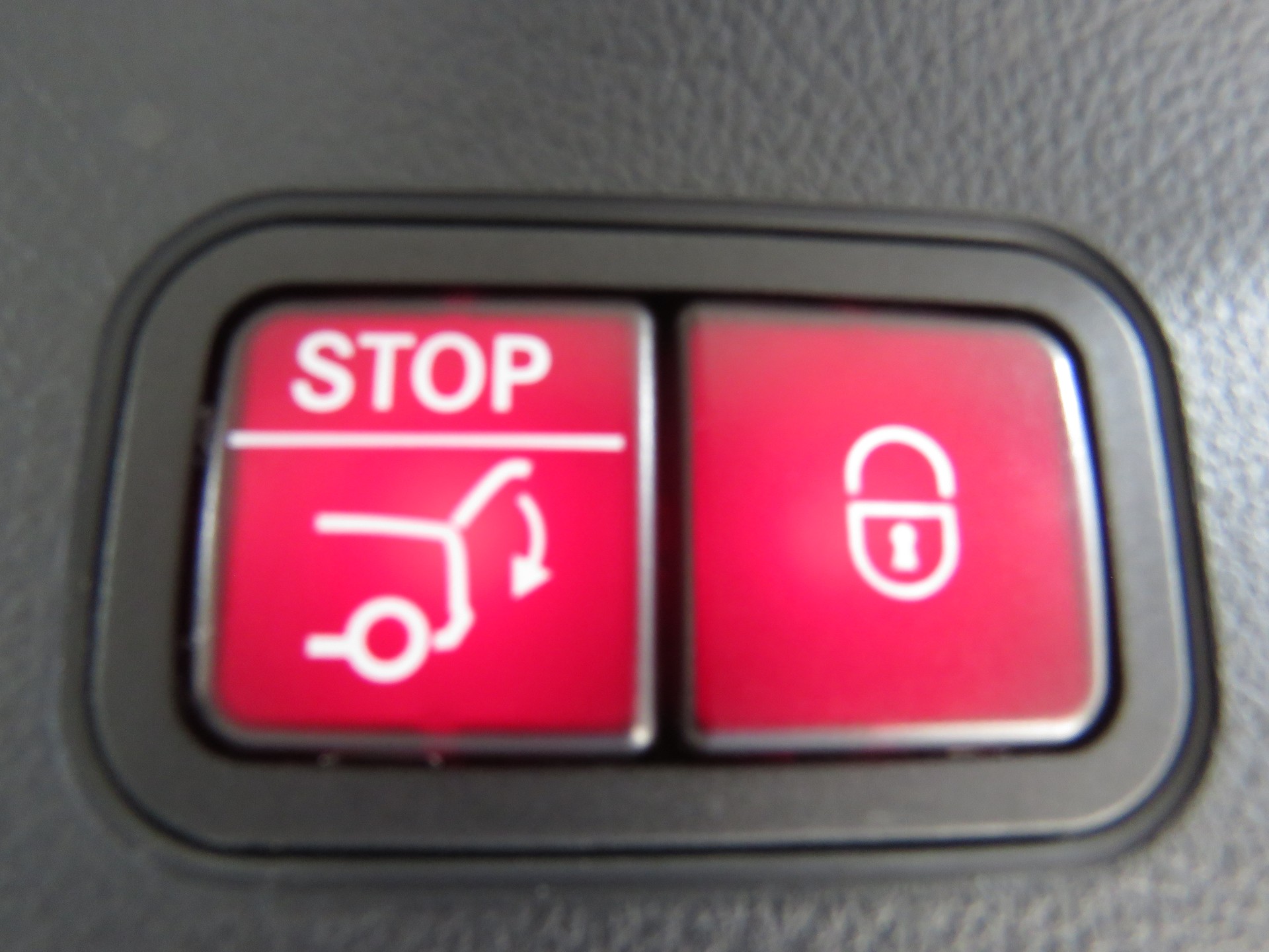 MERCEDES-BENZ EQA 300 4-Matic (Automat)-image-14