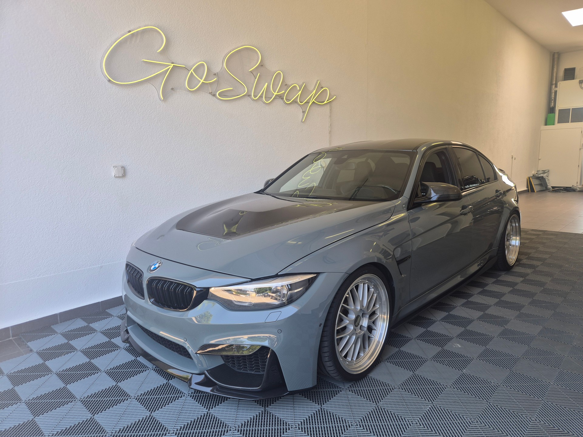 BMW M3 Competition Drivelogic-showroom-element-1