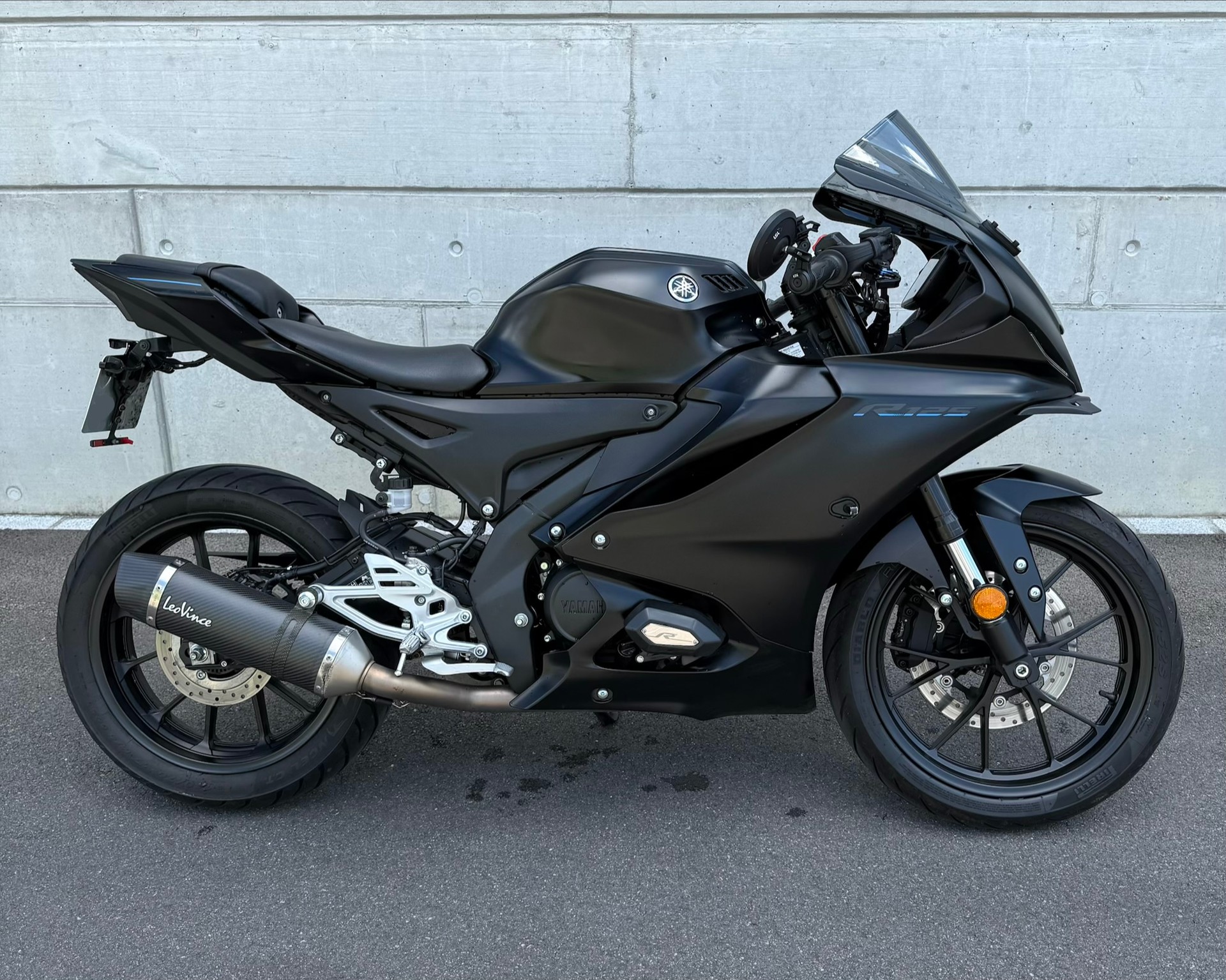 YAMAHA YZF-R 125 ABS-image-1