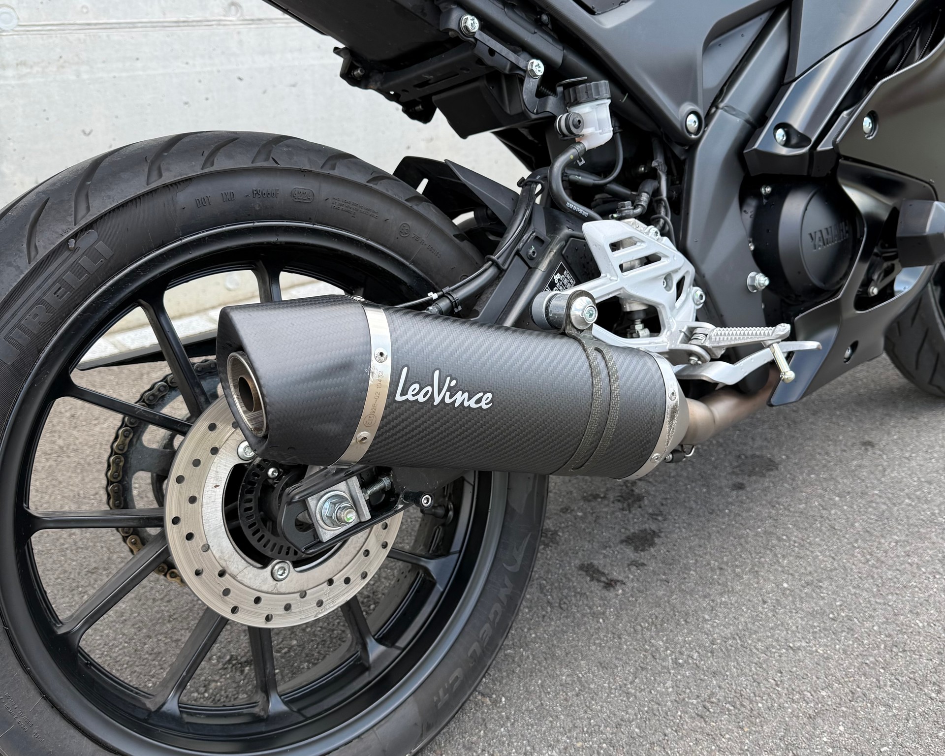YAMAHA YZF-R 125 ABS-image-11
