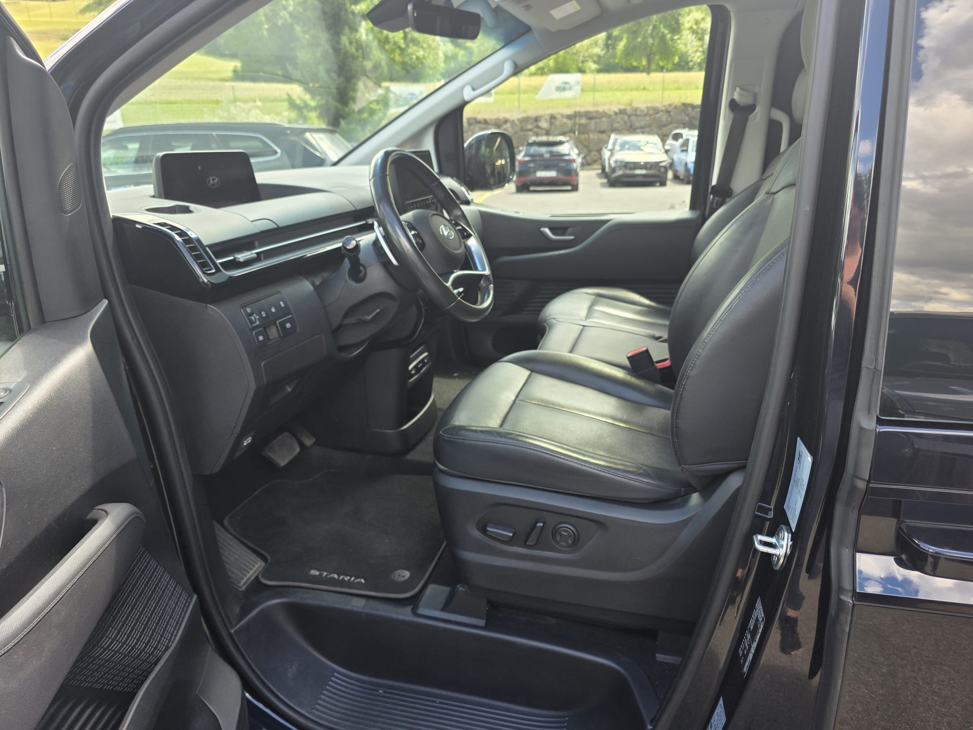 HYUNDAI Staria Premium 2.2 CRDi Vertex 4WD A-image-13