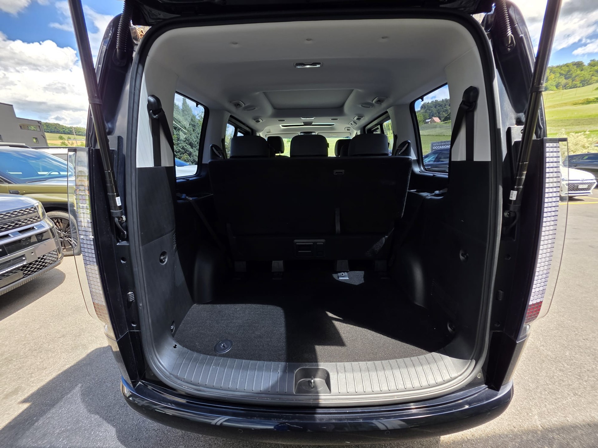 HYUNDAI Staria Premium 2.2 CRDi Vertex 4WD A-image-15