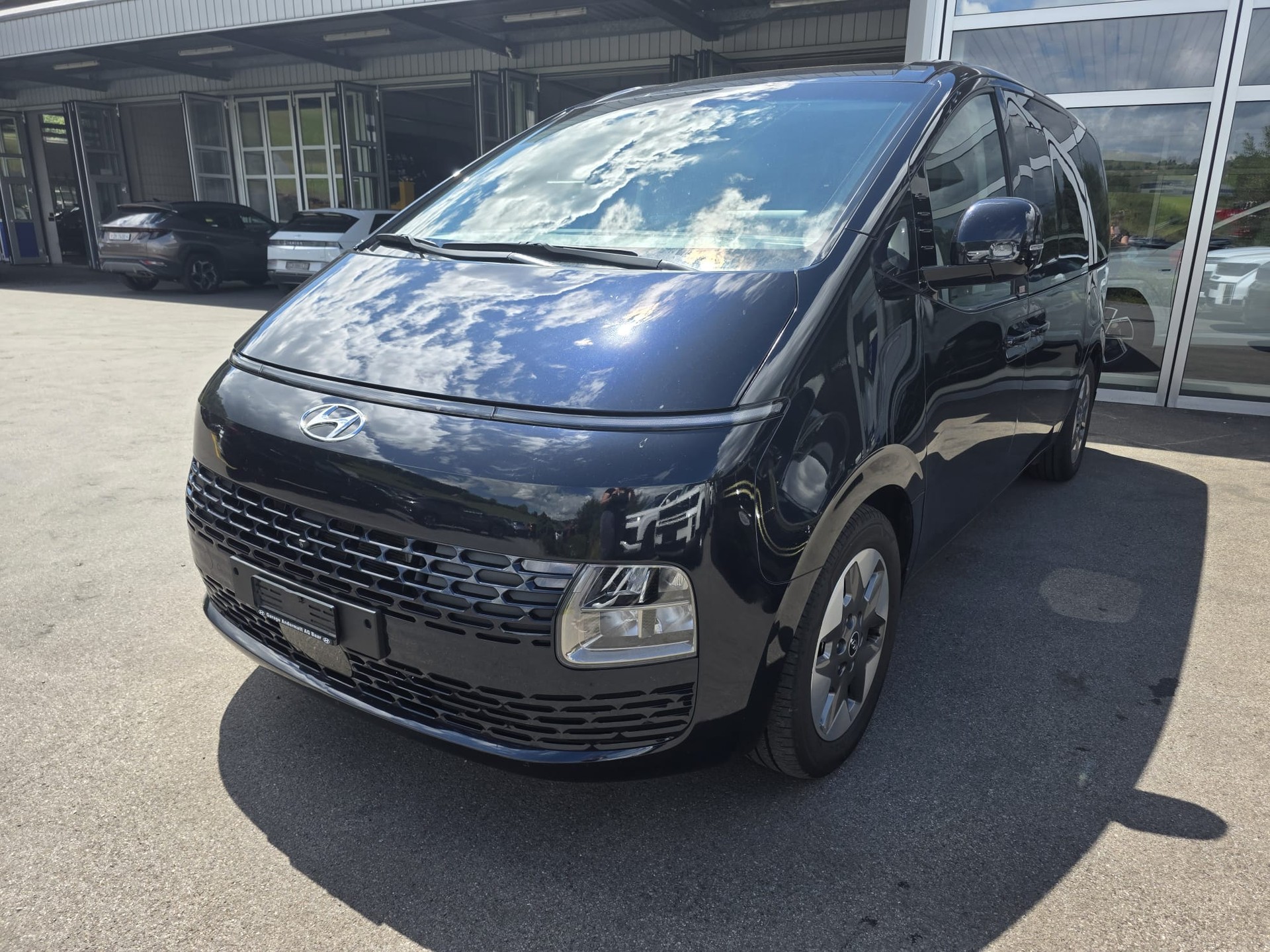 HYUNDAI Staria Premium 2.2 CRDi Vertex 4WD A-showroom-element-2