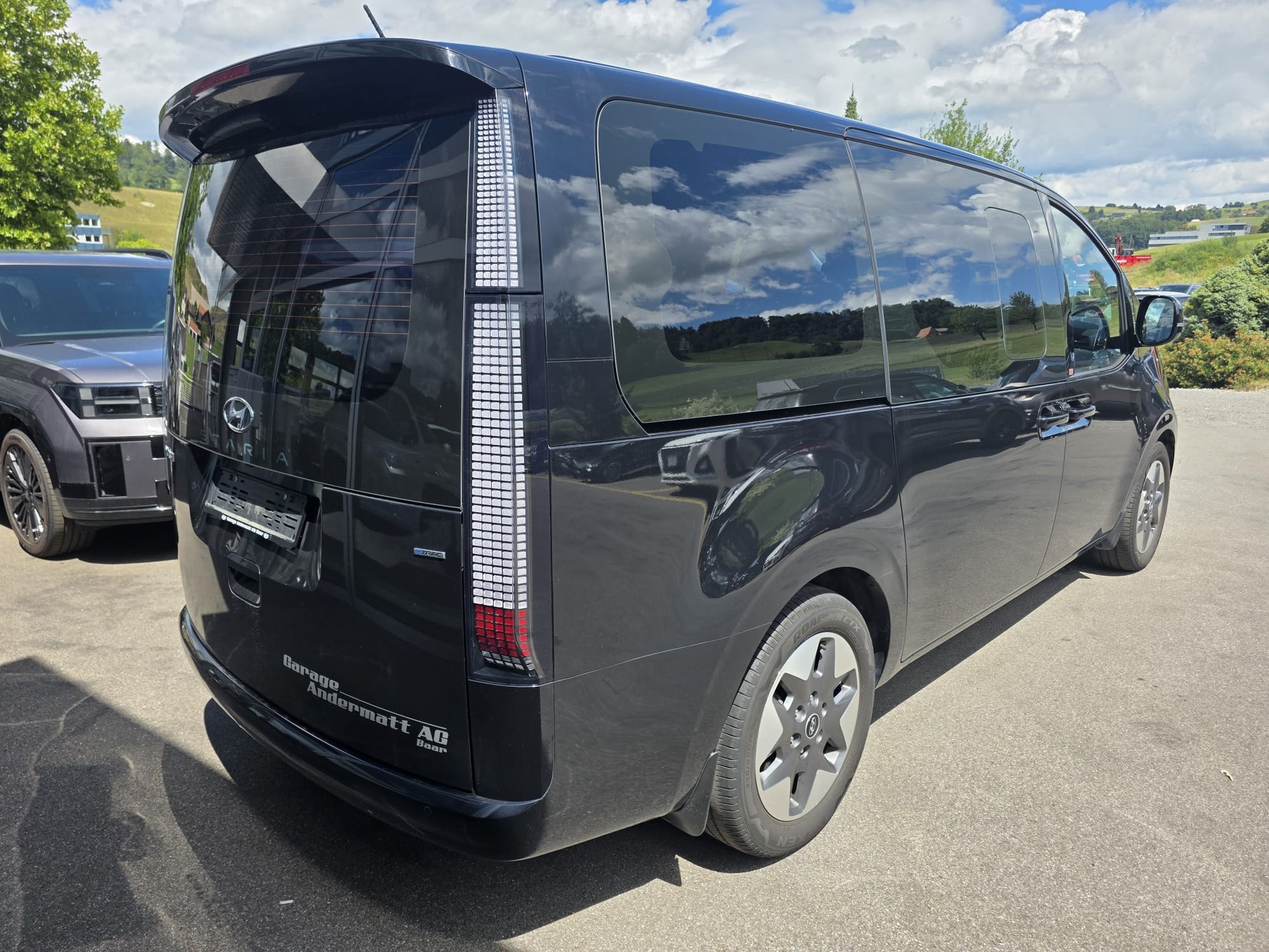 HYUNDAI Staria Premium 2.2 CRDi Vertex 4WD A-showroom-element-3
