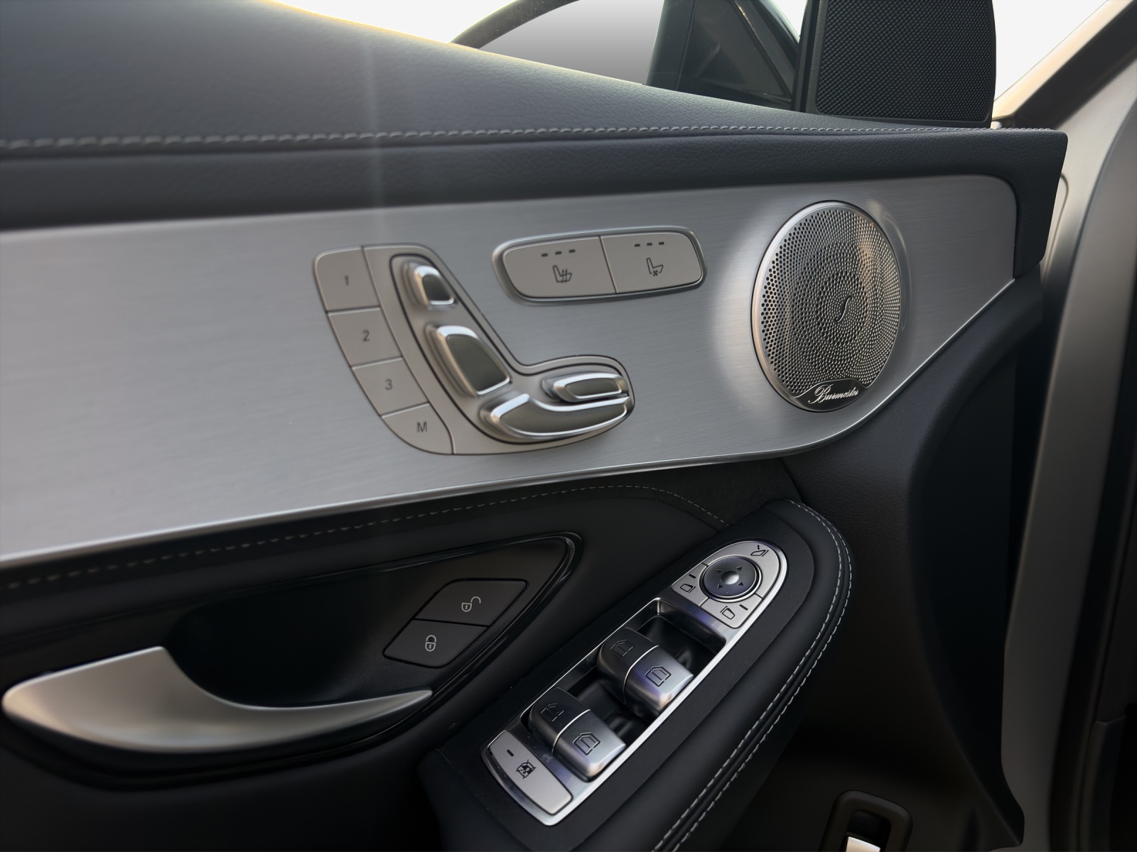 MERCEDES-BENZ GLC 63 S AMG 4Matic 9G-Tronic-image-12