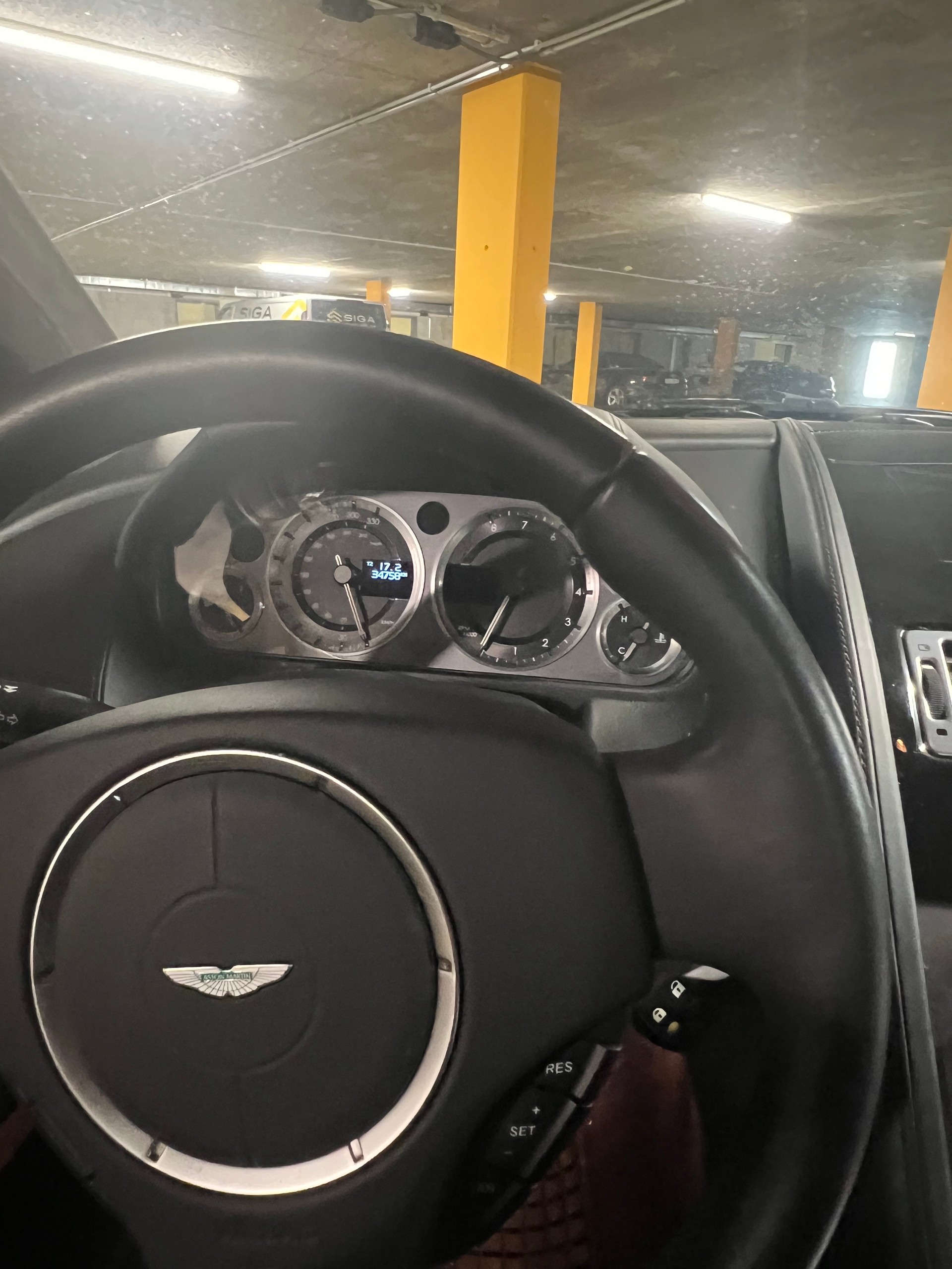 ASTON MARTIN 5.9 V12-image-3