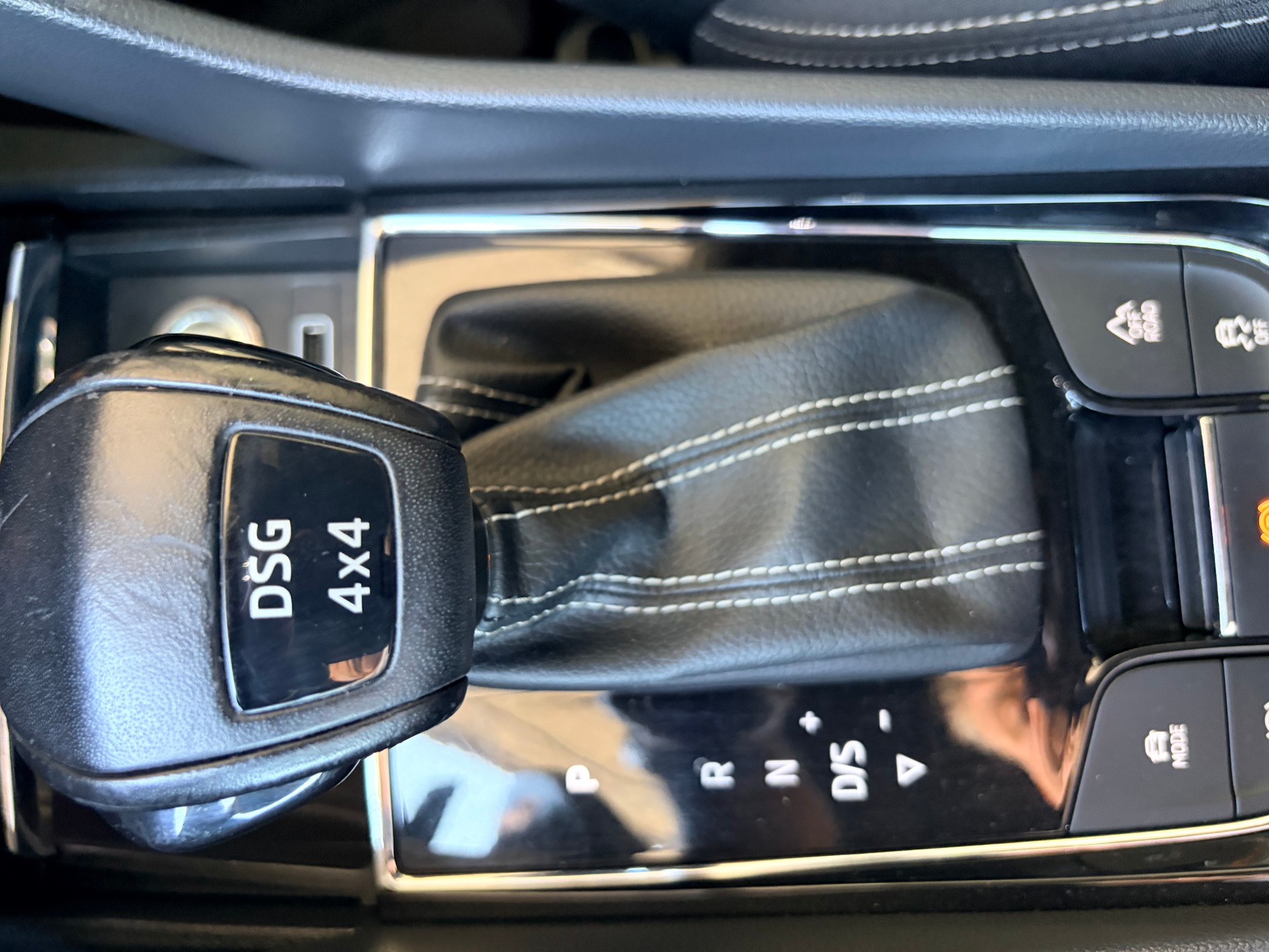 SKODA Karoq 2.0 TSI SportLine DSG 4x4-image-6