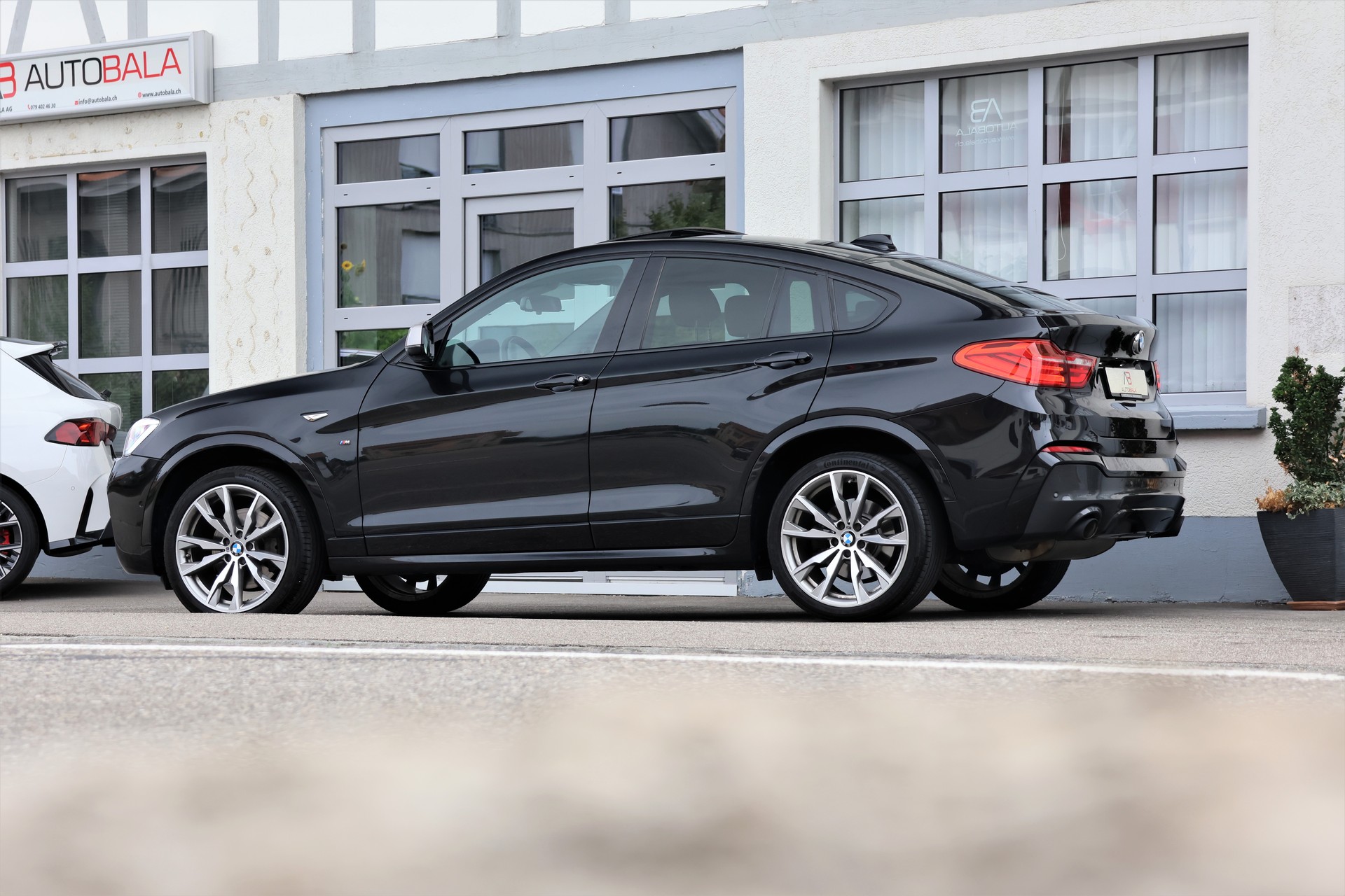 BMW X4 M 40i Steptronic (CH)-showroom-element-3