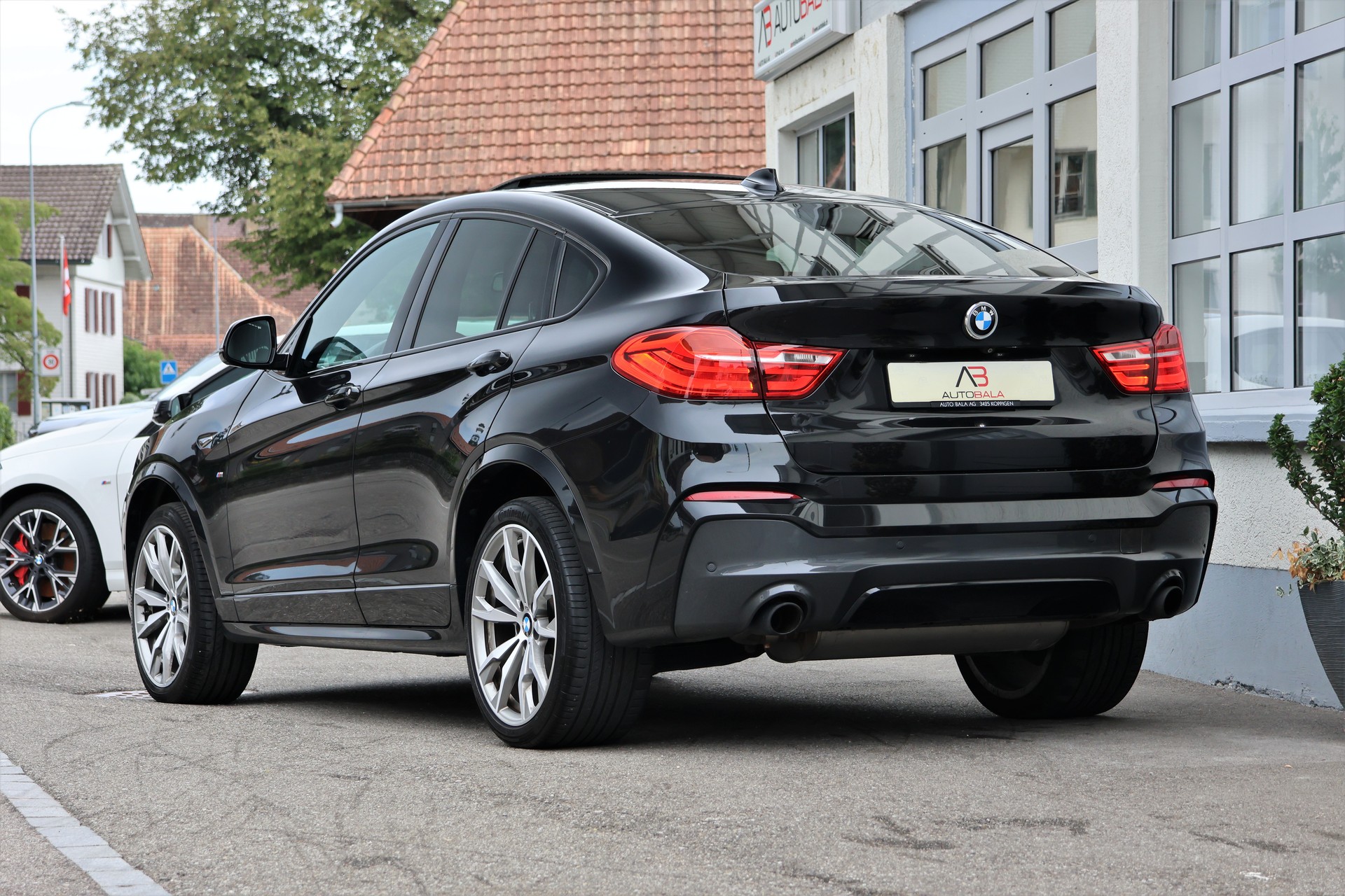 BMW X4 M 40i Steptronic (CH)-showroom-element-2