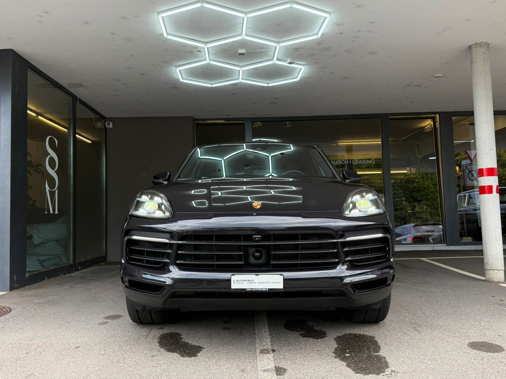 PORSCHE Cayenne *PDLS* *360-Kamera* *Pano Dach* *Bose Sound* E-Hybrid-showroom-element-1