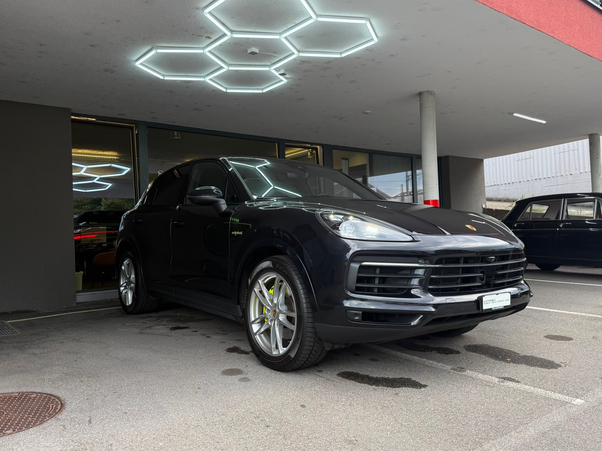 PORSCHE Cayenne *PDLS* *360-Kamera* *Pano Dach* *Bose Sound* E-Hybrid-showroom-element-2