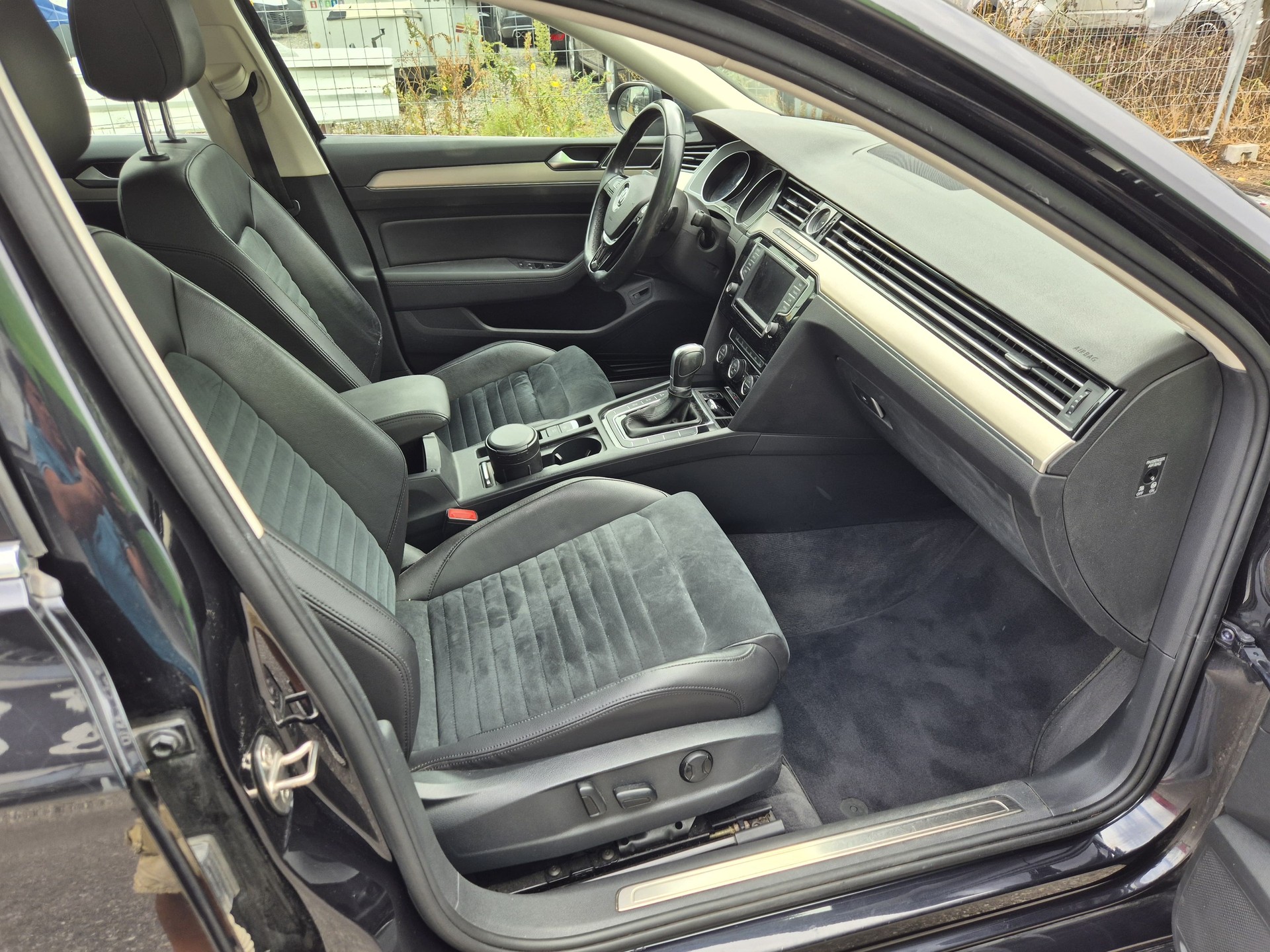 VW Passat Variant 2.0 TDI BMT High. DSG 4Motion-image-8
